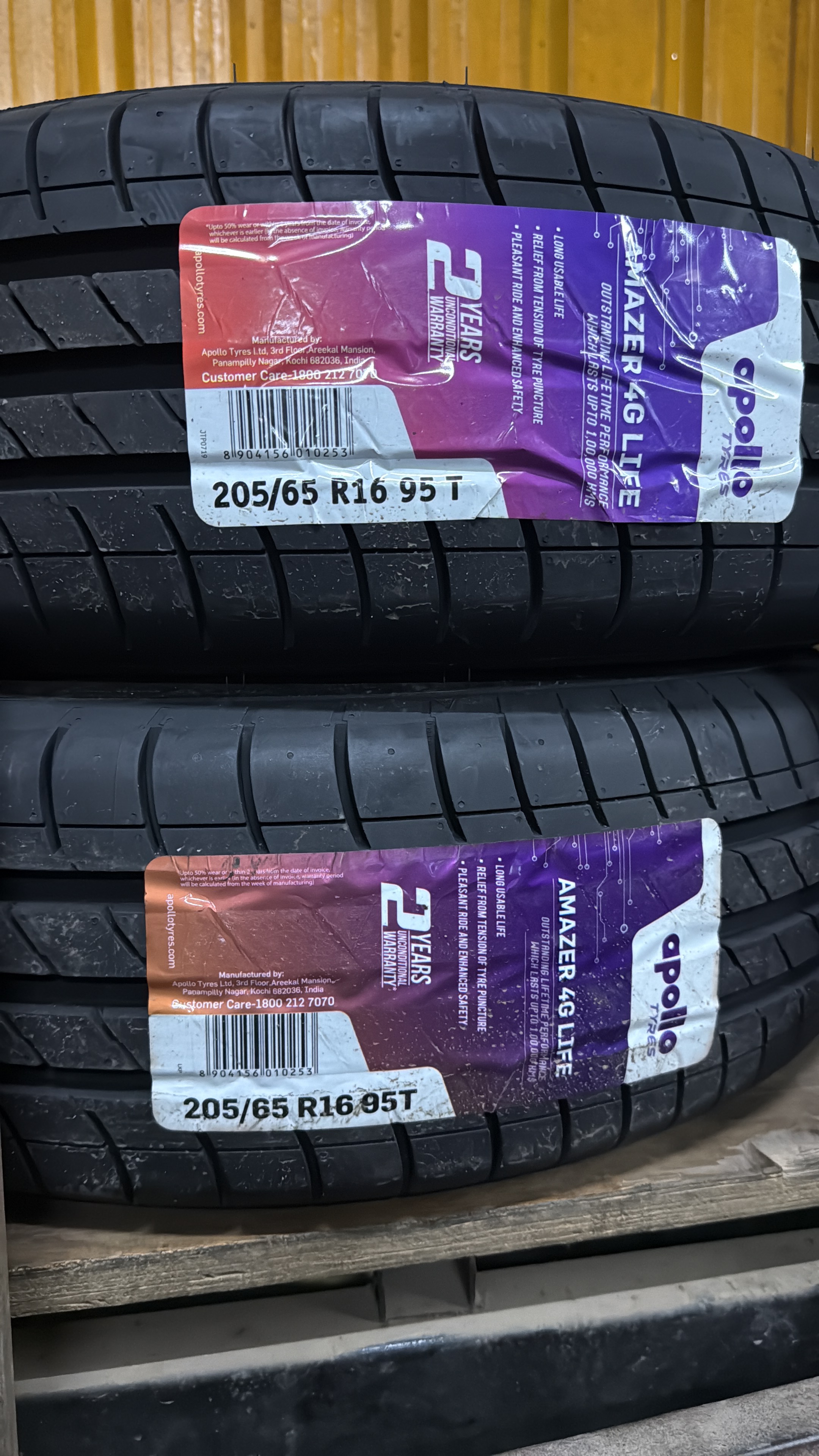 Apollo Tyre 205/65R16-https://media.vyaparify.com/vcards/products/460813/product_1766059000_6943ebf89565e.png Image