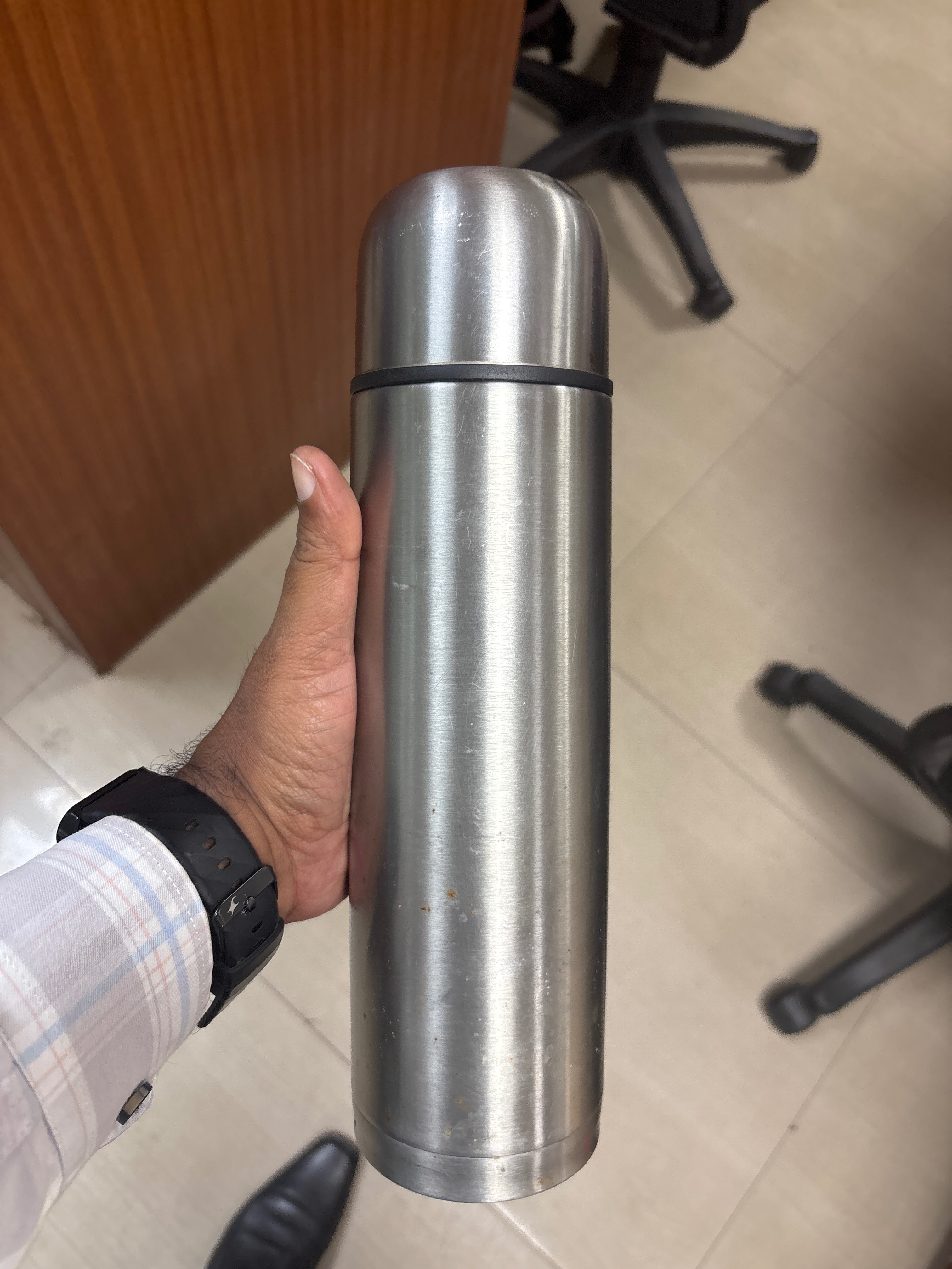 M Kiri Enterprise Stainless Steel Vacuum Flask in Dharamnala - Keeps Beverages Hot and Cold-https://media.vyaparify.com/vcards/products/466230/product_1766487265_694a74e185158.png Image