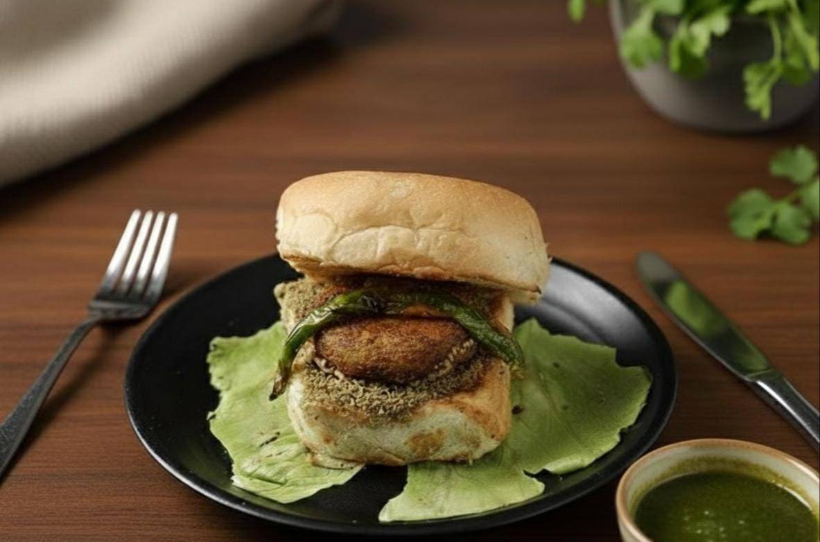 Street Food/Bombay Vada Pav in Rehabari: Authentic Mumbai Flavors-https://media.vyaparify.com/vcards/products/469053/product_1766754072_694e87185bd5c.png Image