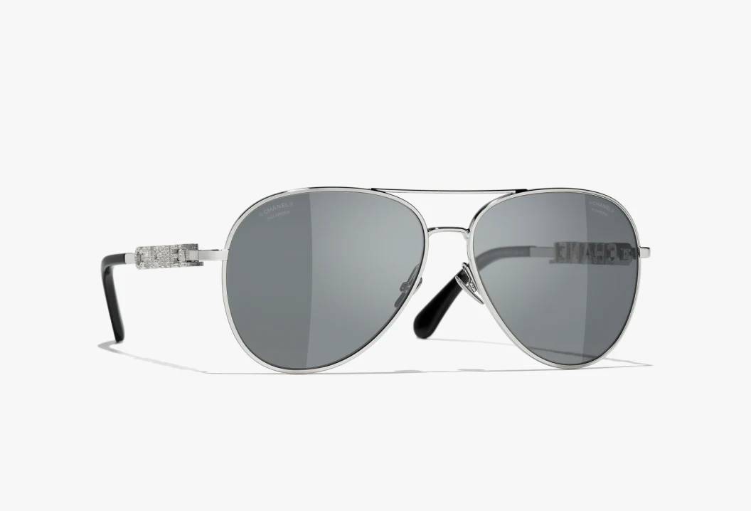 Rayban Goggle in Badhni Kalan Key Feature: UV Protection-https://media.vyaparify.com/vcards/products/473542/product_1767338515_6957721393a6d.png Image