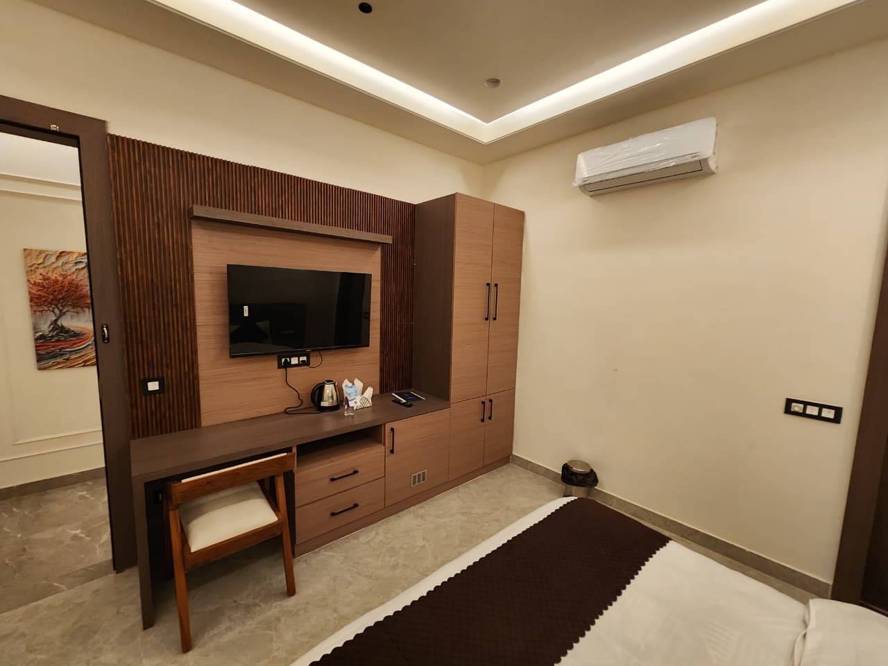 Super Deluxe Room -  - Buy Online at DEN INN