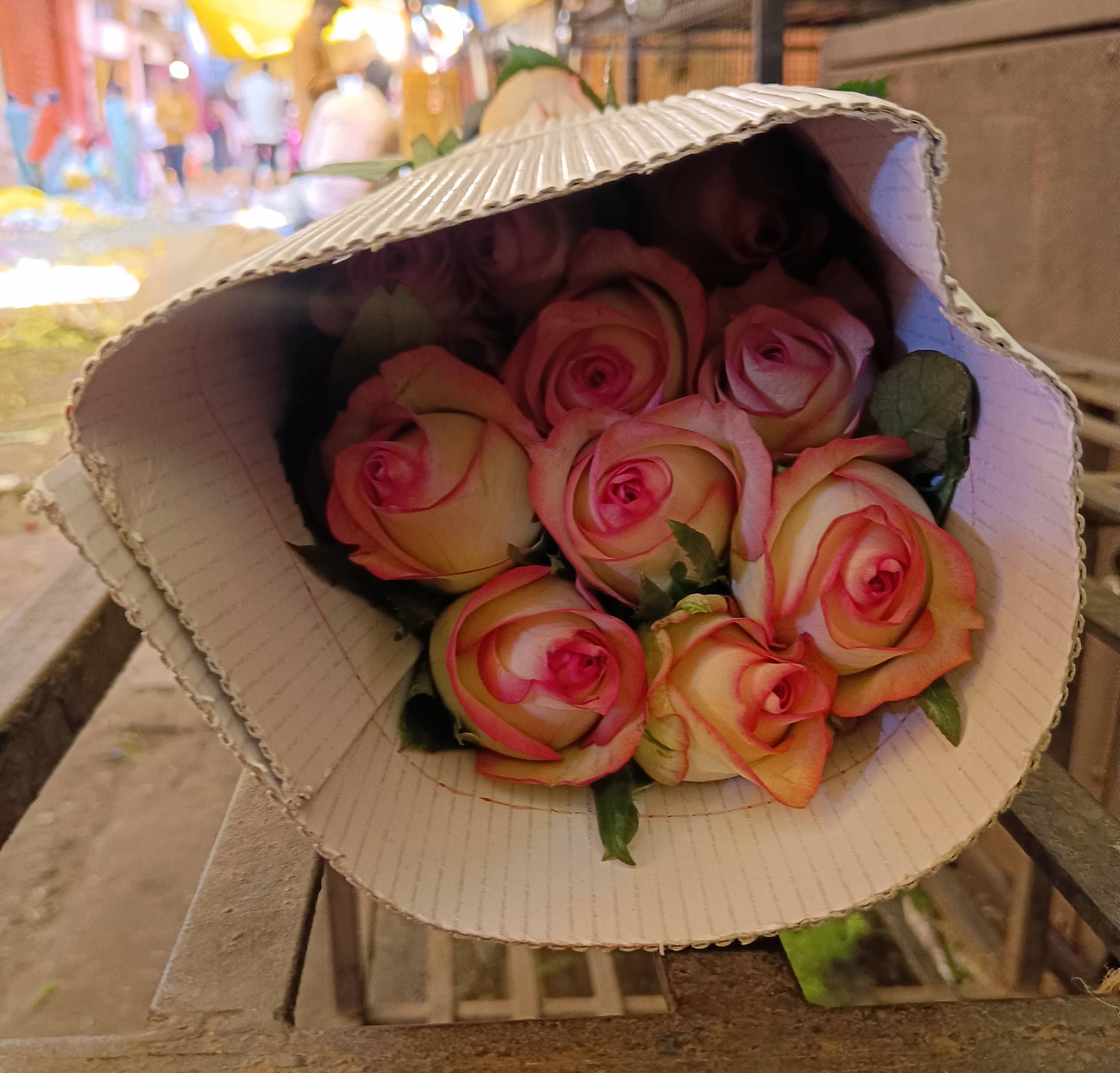 Flower Bouquet: Pink and White Rose Bouquet in Pune - Fresh and Fragrant-https://media.vyaparify.com/vcards/products/481962/product_1767948326_6960c026ed495.png Image