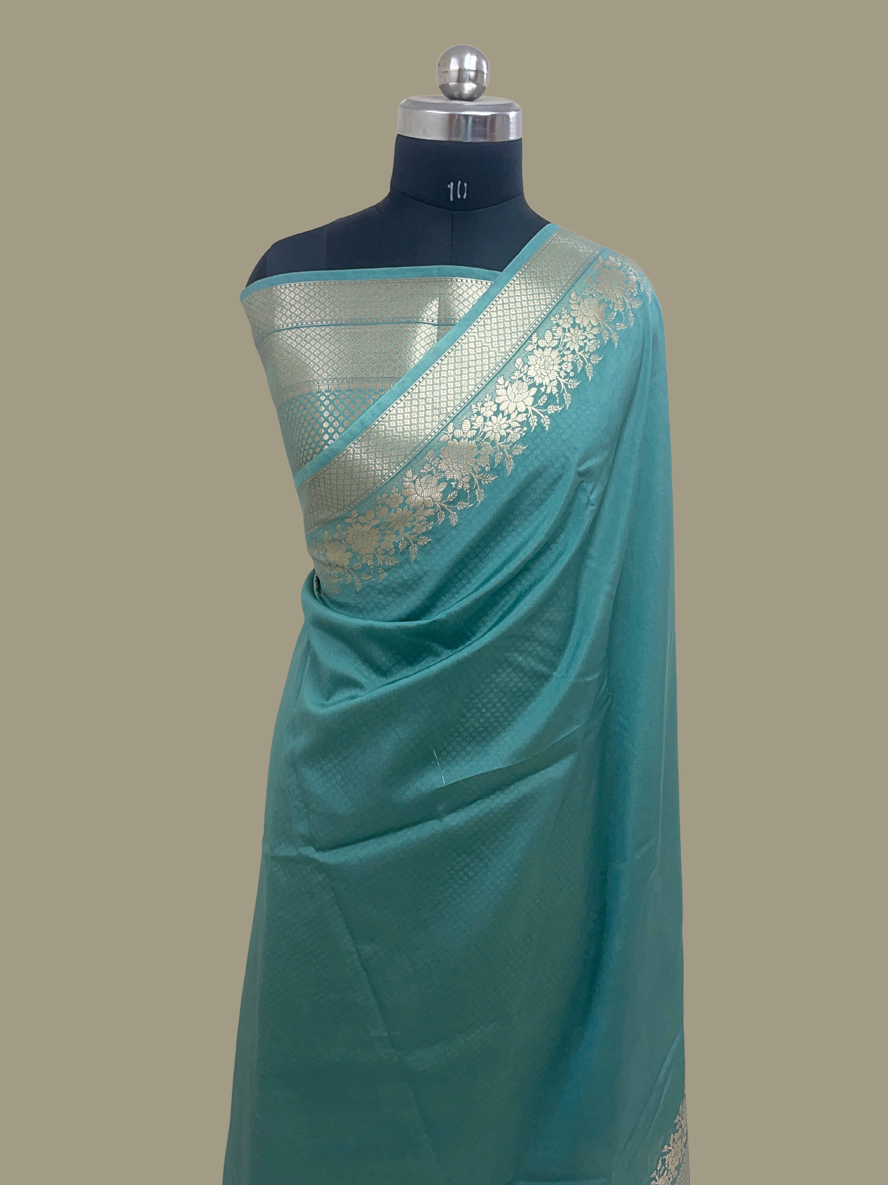 Mul cotton Banarasi Saree in Rasoolpura - Elegant English Color-https://media.vyaparify.com/vcards/products/483133/product_1768133975_696395573da4b.png Image