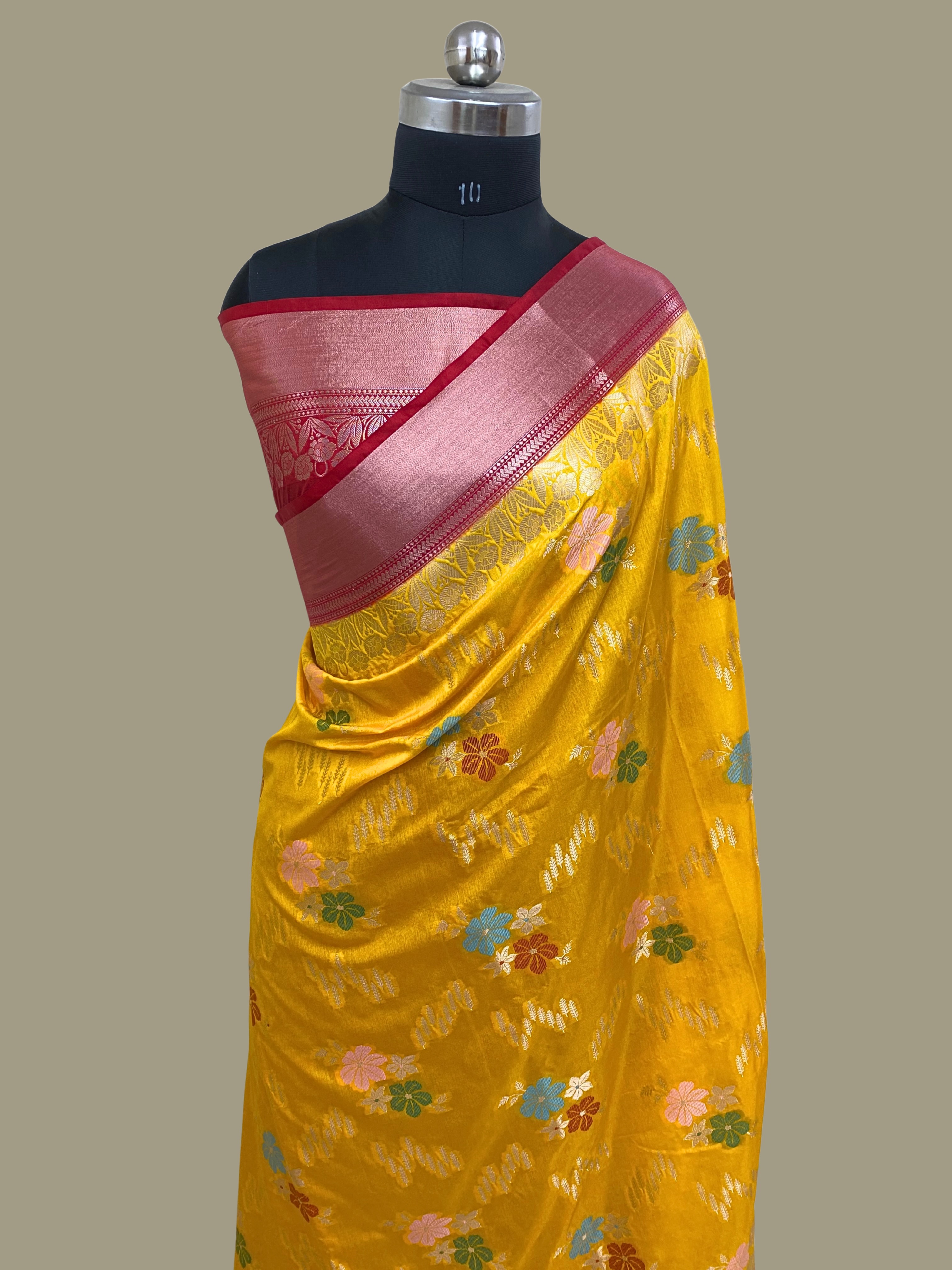 Kataan Minakari banarasi saree-https://media.vyaparify.com/vcards/products/483134/product_1768134096_696395d024cbc.png Image