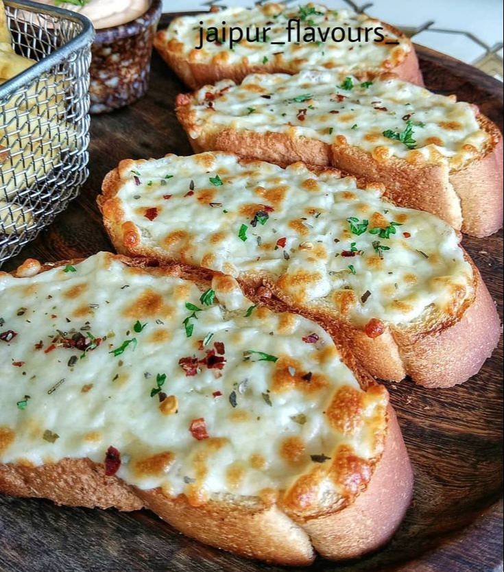 Garlic Bread in Surat: Irresistibly Savory Delight-https://media.vyaparify.com/vcards/products/485298/product_1768313477_696652850f3f3.png Image