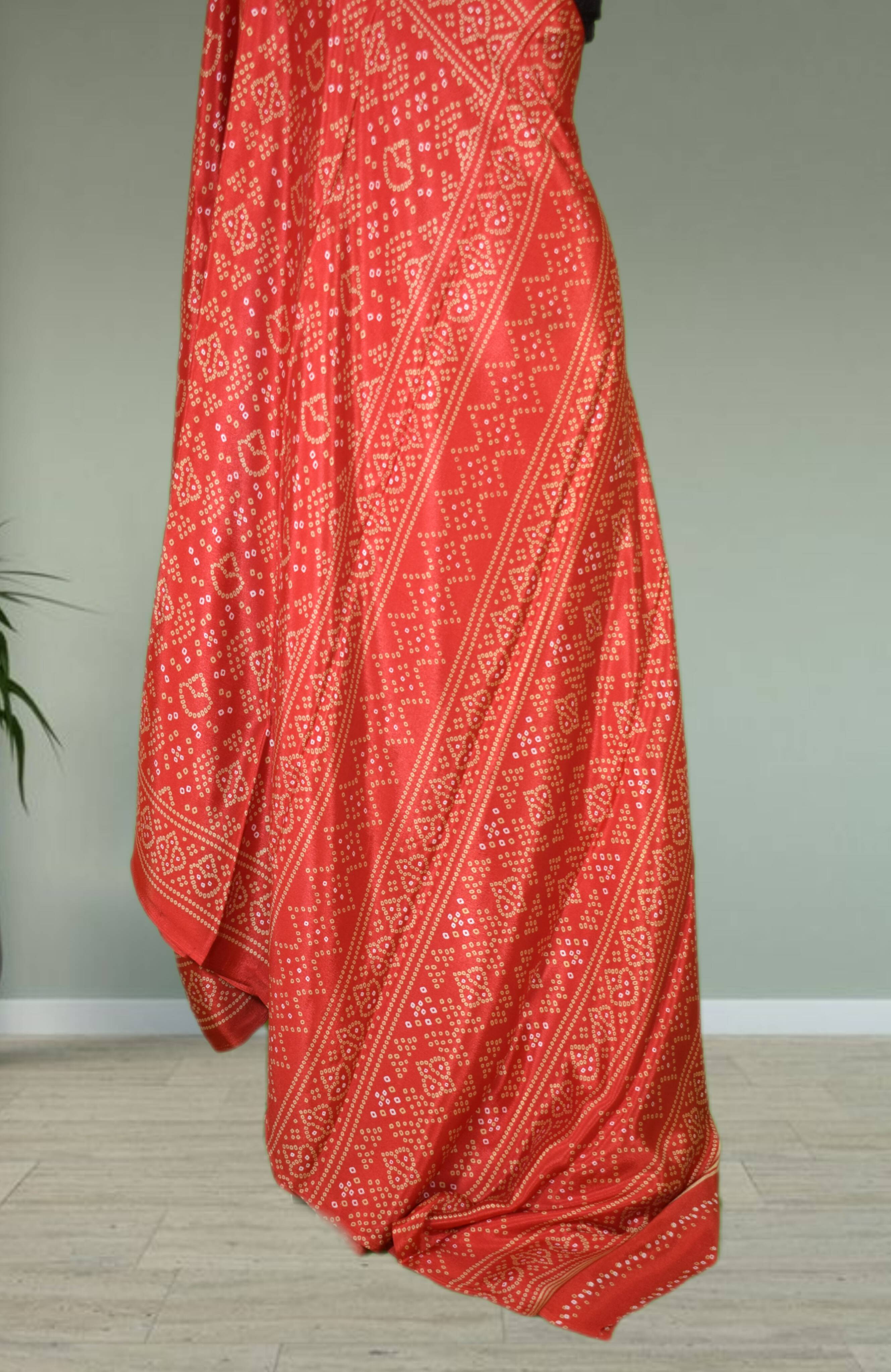 Italian silk saree chunari pattern-https://media.vyaparify.com/vcards/products/488402/product_1768556597_696a0835618a6.png Image