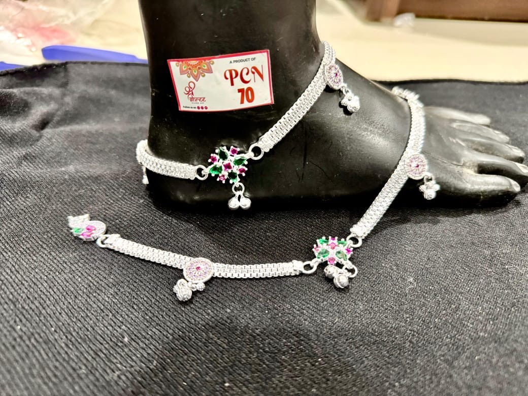 Indian Jewelry: Fancy Payal in Rajkot, Gujarat - Elegant Traditional Accessory-https://media.vyaparify.com/vcards/products/489755/product_1768649590_696b73760f006.png Image