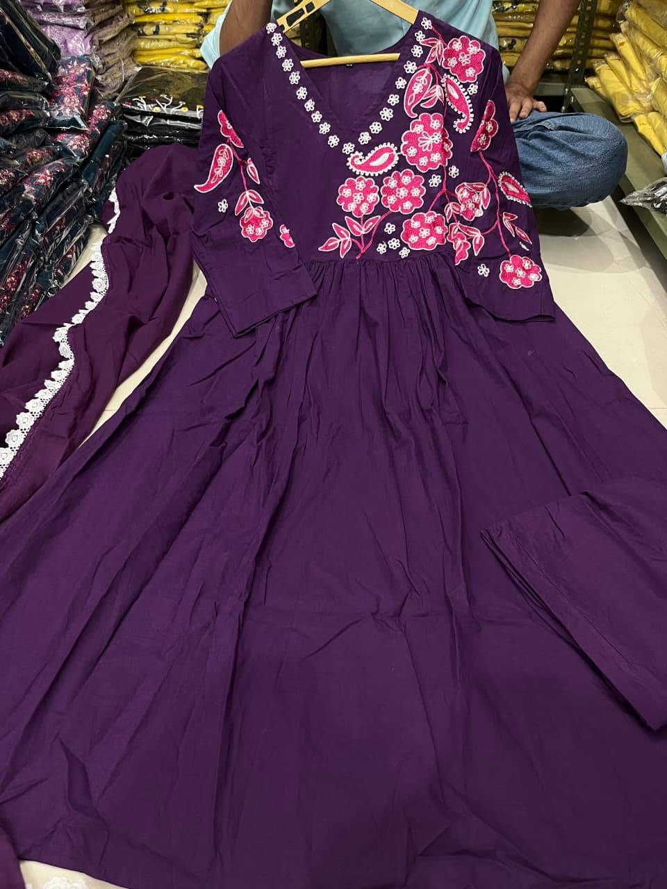 Ethnic Wear: Pure Cotton Kurti Pent Set in Brahmaniyapara with Hand Embroidery - Image 4