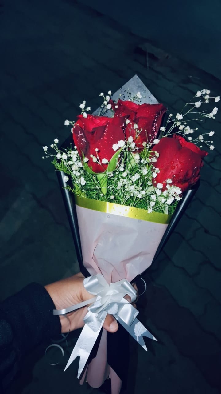 Floral Arrangement: 3red rosé Boquet in Davanagere - Elevate Home Decor -  - Buy Online at GRT FLOWER AND DECORATOR