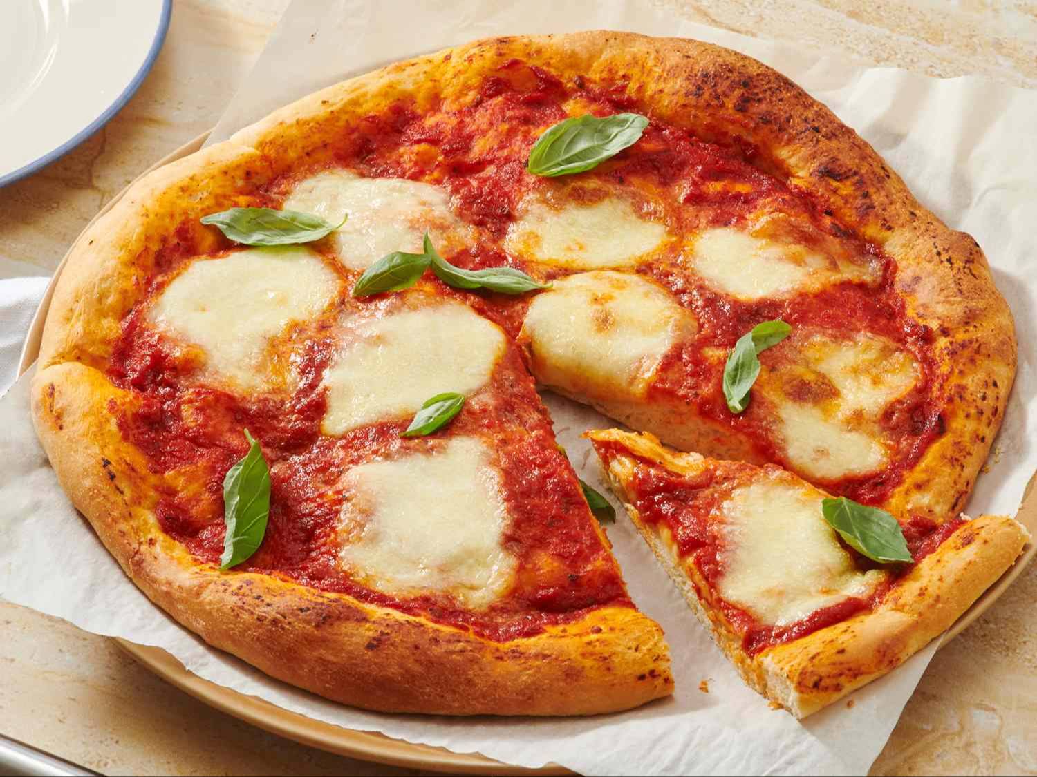 Pizza/Italian Classic Margherita Pizza in Kota Key Feature Tomato, Mozzarella, Basil -  - Buy Online at UBF UNITED BY FOOD