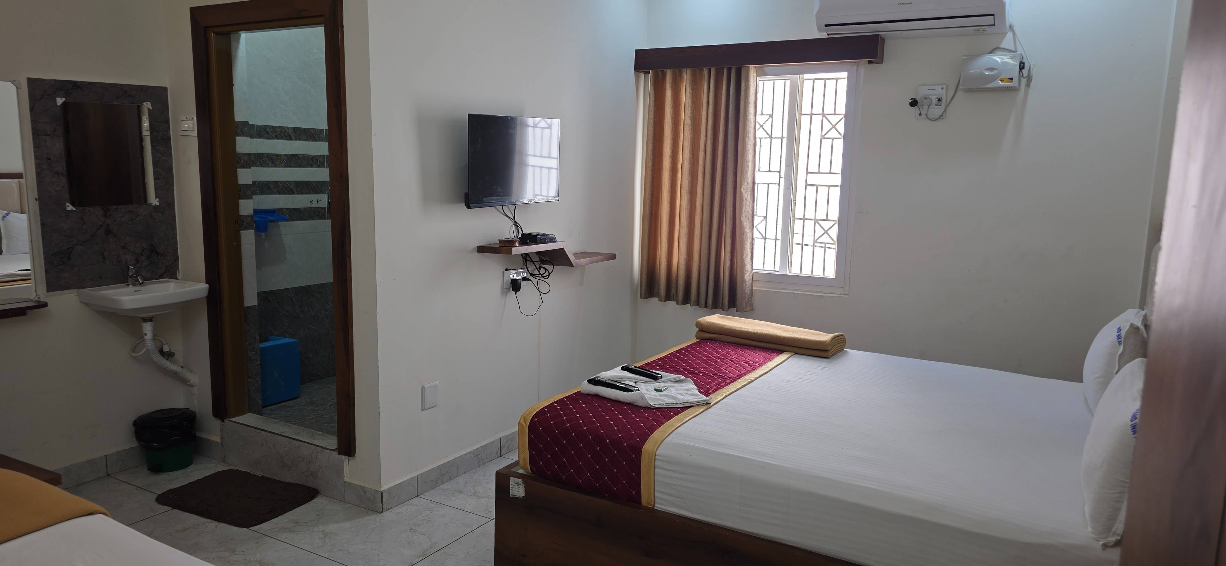 Standard AC Room in D NO 003RD FLOOROPP KTC BUSSTAND OUT GATE 1ST FLOOR SBI LIFE - Comfortable Stay with Private Bathroom -  - Buy Online at TSR GRAND INN A C