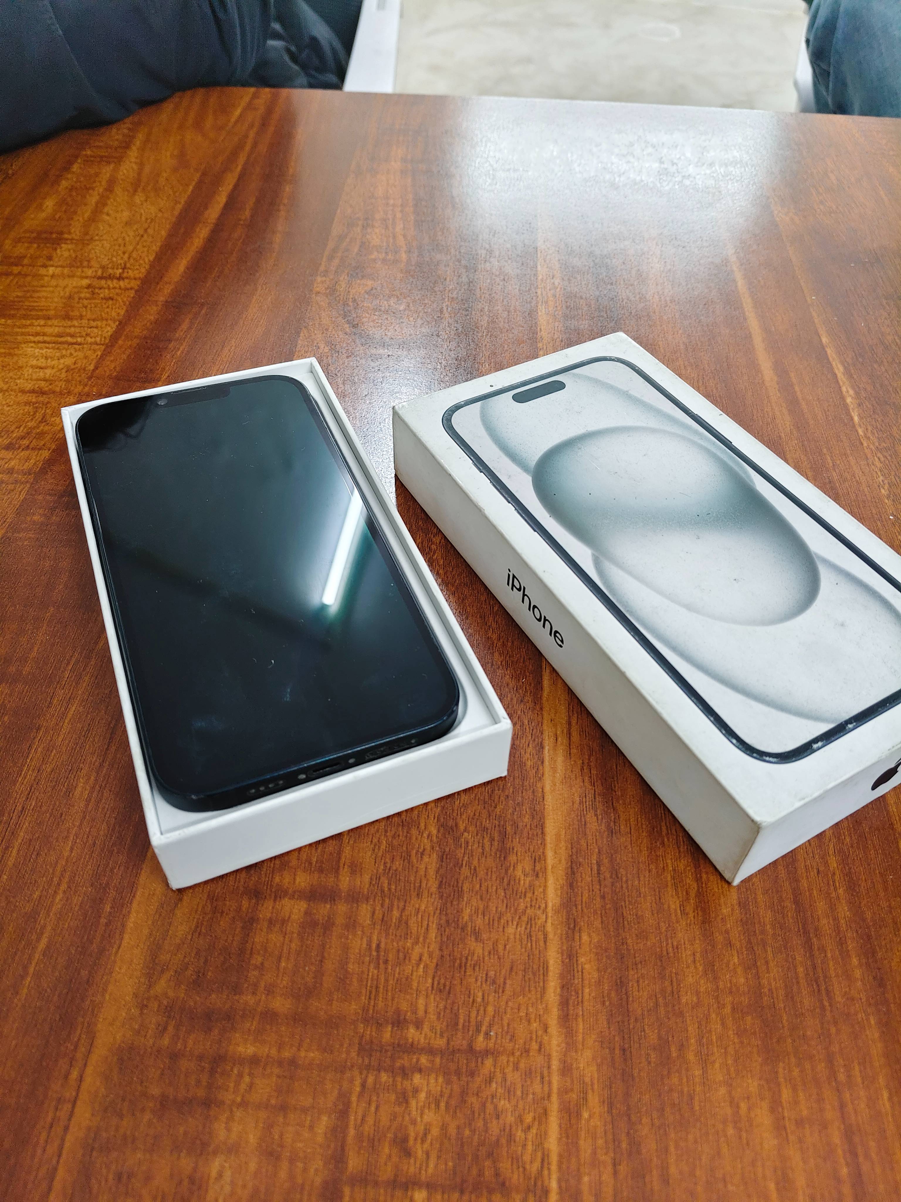 iPhone in Noida: Latest Model with Warranty - Image 1