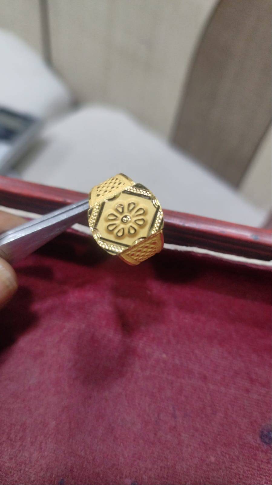 Jewellery/Gents Ring in Varanasi - Handcrafted 18 Carat Gold - Image 1