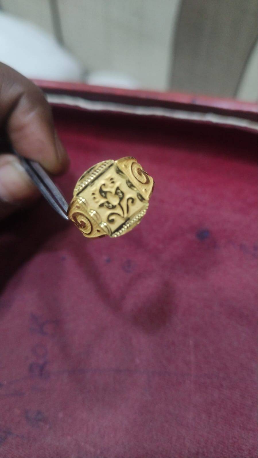 Jewellery/Gents Ring in Varanasi - Handcrafted 18 Carat Gold - Image 2