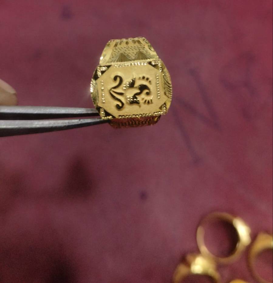 Jewellery/Gents Ring in Varanasi - Handcrafted 18 Carat Gold - Image 3