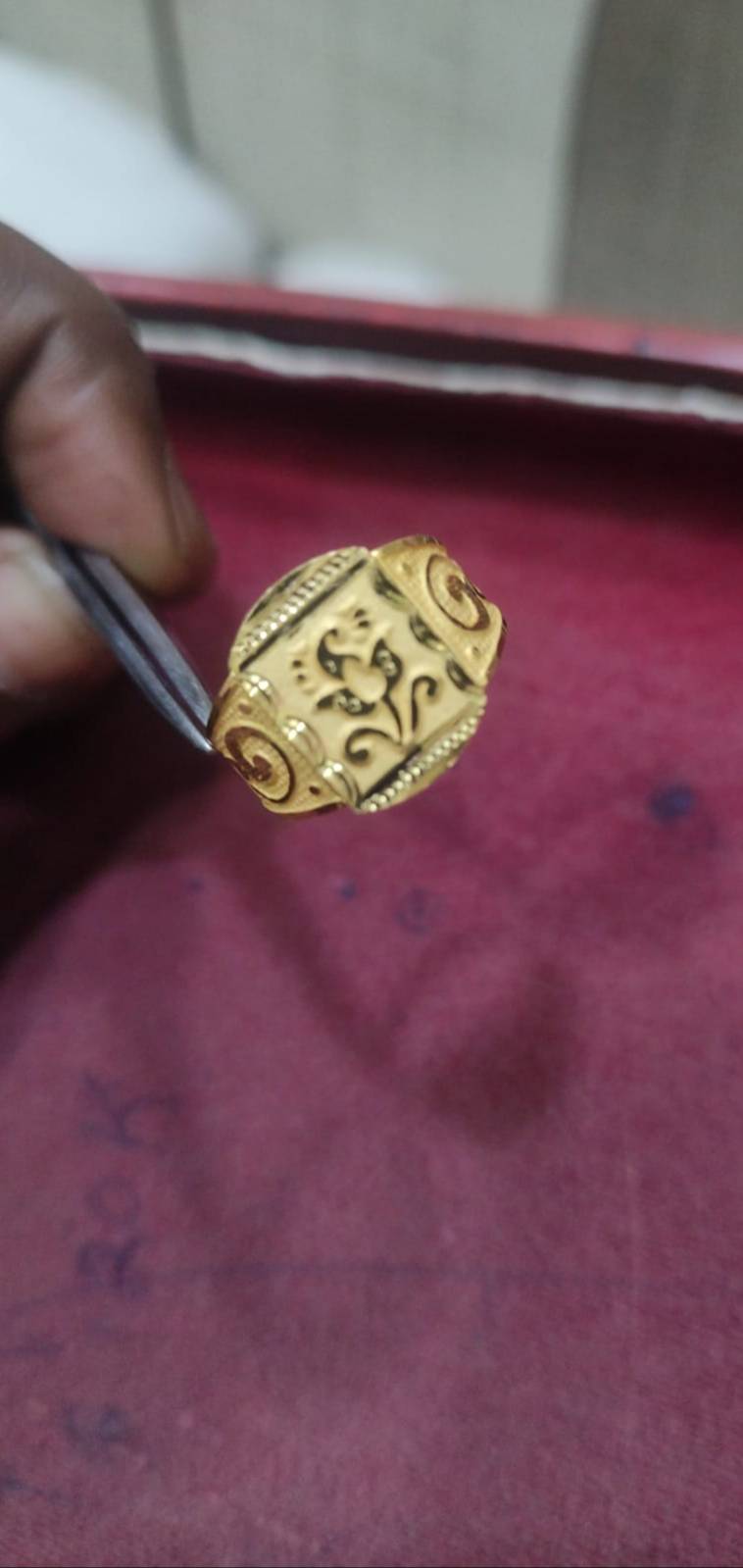 Jewellery/Gents Ring in Varanasi - Handcrafted 18 Carat Gold - Image 4