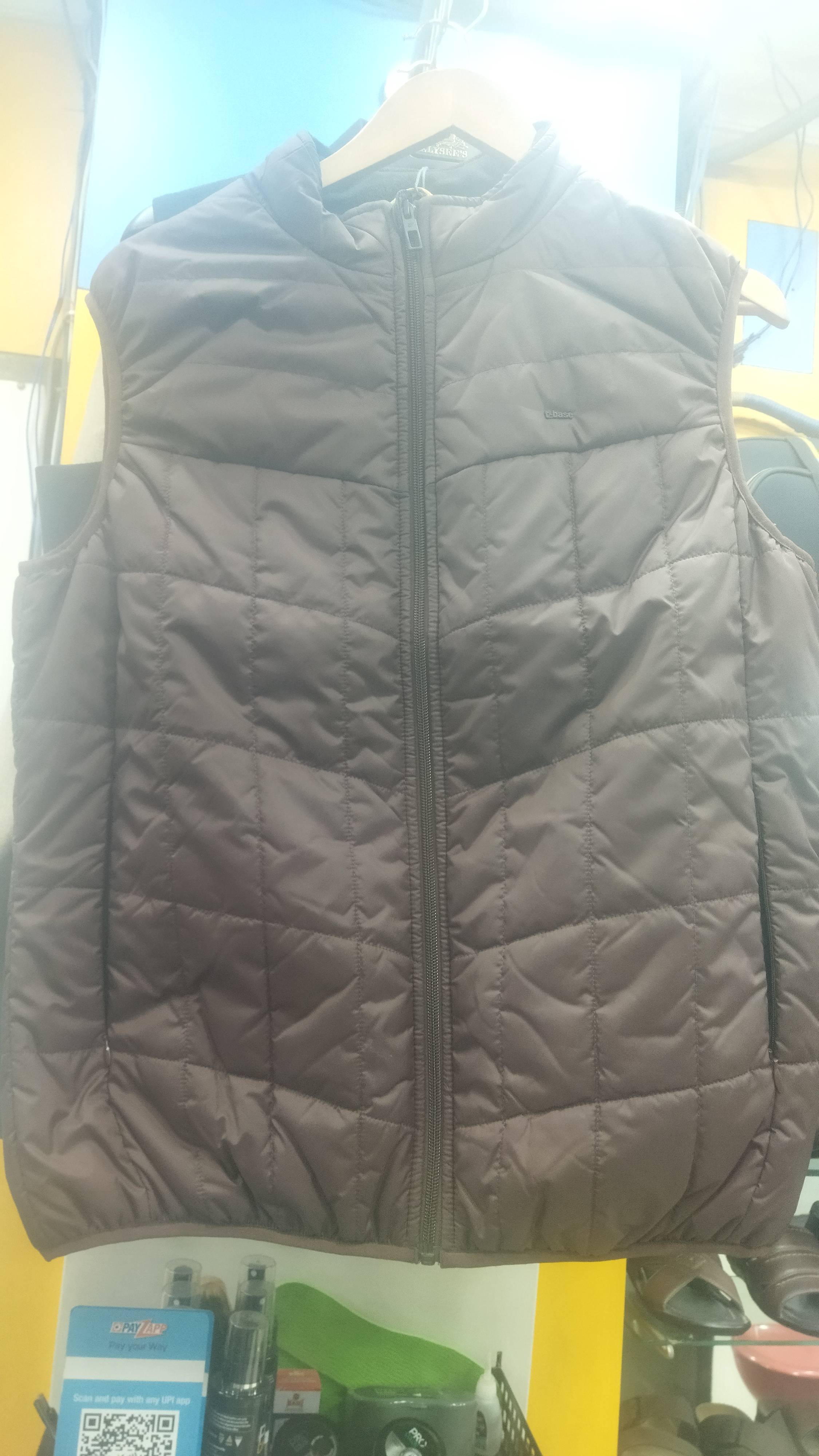 Men's Quilted Puffer Vest in Paona Bazar, Warmth and Style -  - Buy Online at CLASSIC MUSKAAN