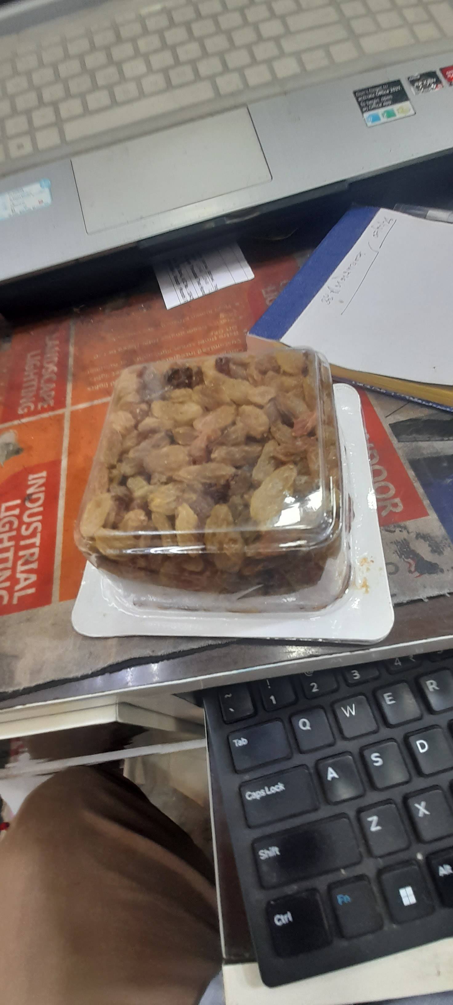 किसमिस in Subhash Marg: Delicious Dried Fruit Snack -  - Buy Online at KAMAL TRADERS