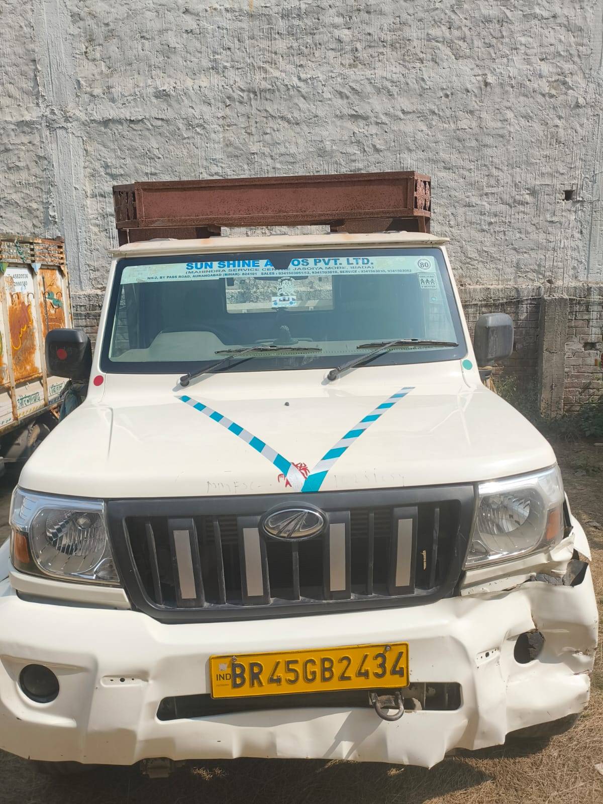 Mahindra Maxx Pikup in Patna: Rugged Utility Vehicle for Tough Terrains -  - Buy Online at MAXELRATE