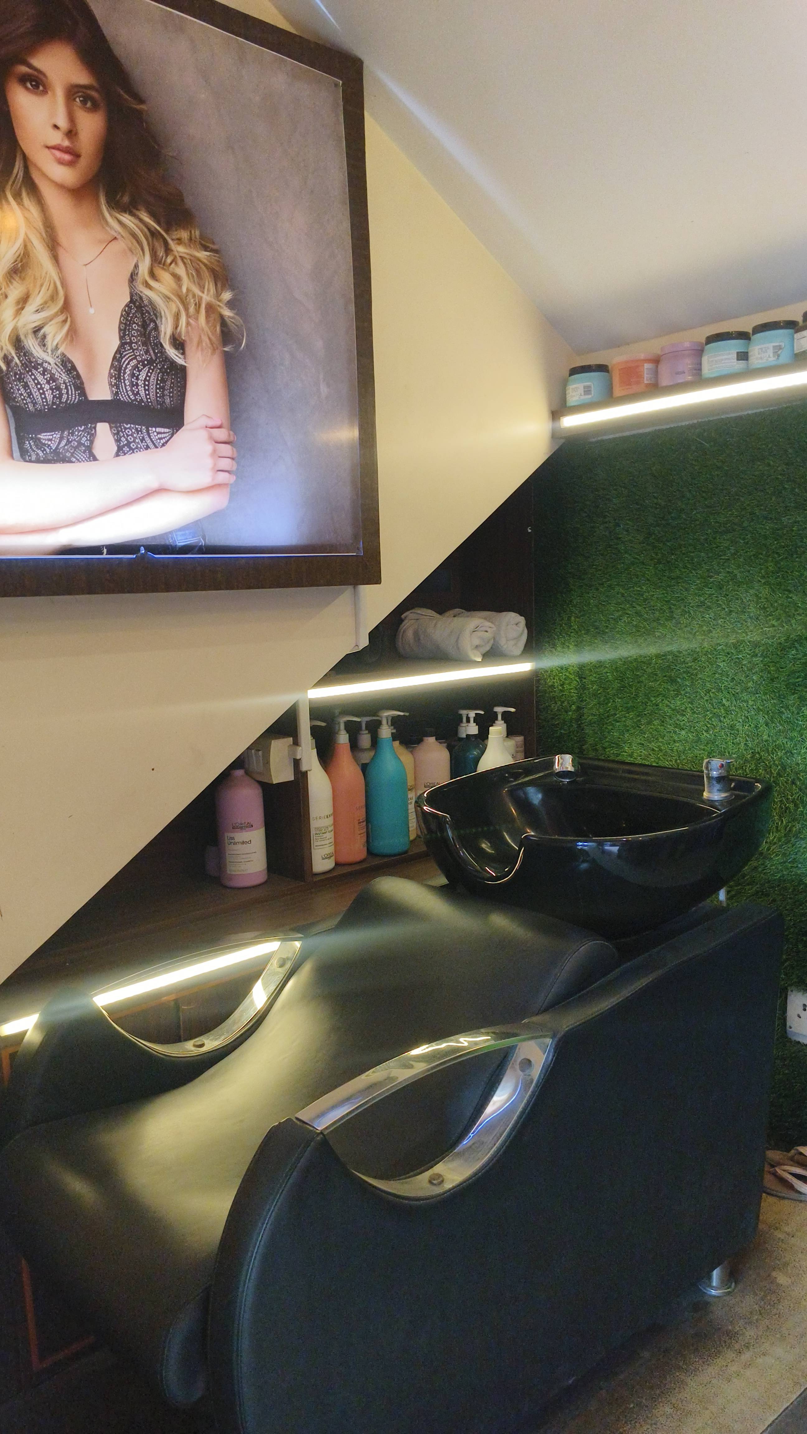 Hair Care: Wella Shampoo Nutrienrich in Madhyamgram - Comprehensive Hair Care Solution -  - Buy Online at UNICARE FAMILY SALON