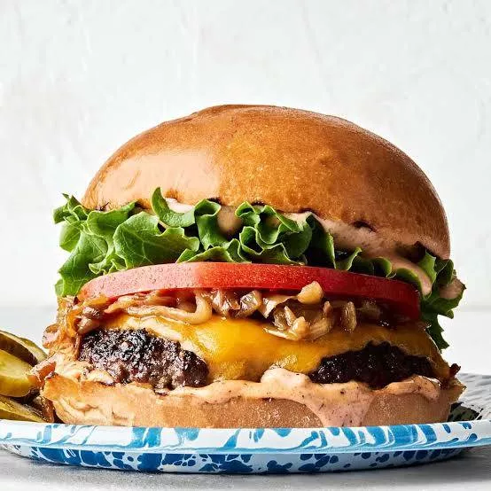 Gabru Grill Una Road Bullanwari Cheese Deluxe Burger in Hoshiarpur - Delicious Beef Patty -  - Buy Online at ABHINAV GIRI