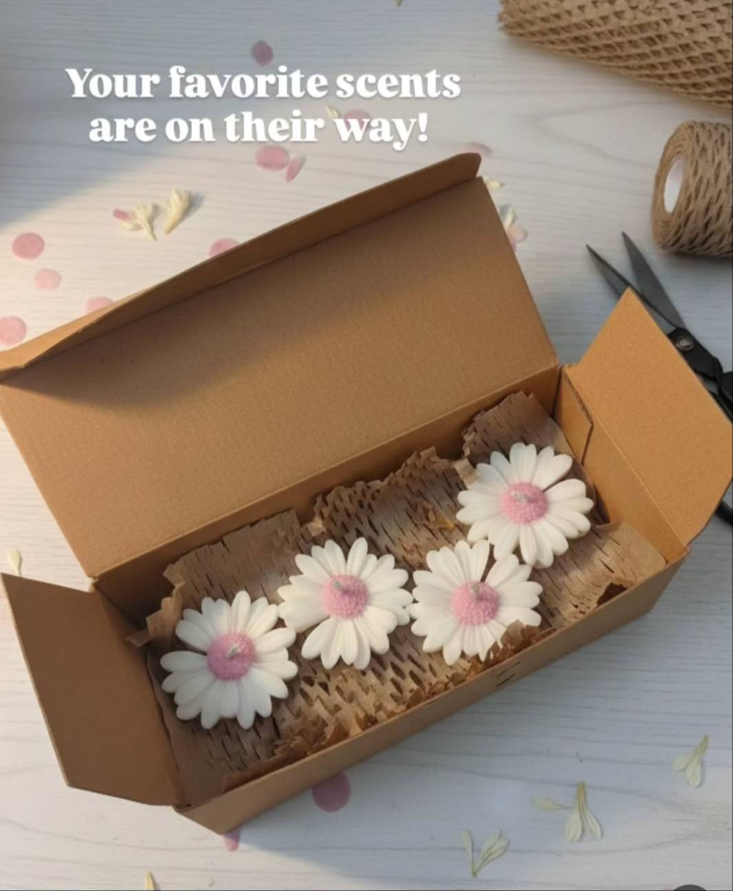 Daisy Candle - Floral Design Home Decor - Image 1