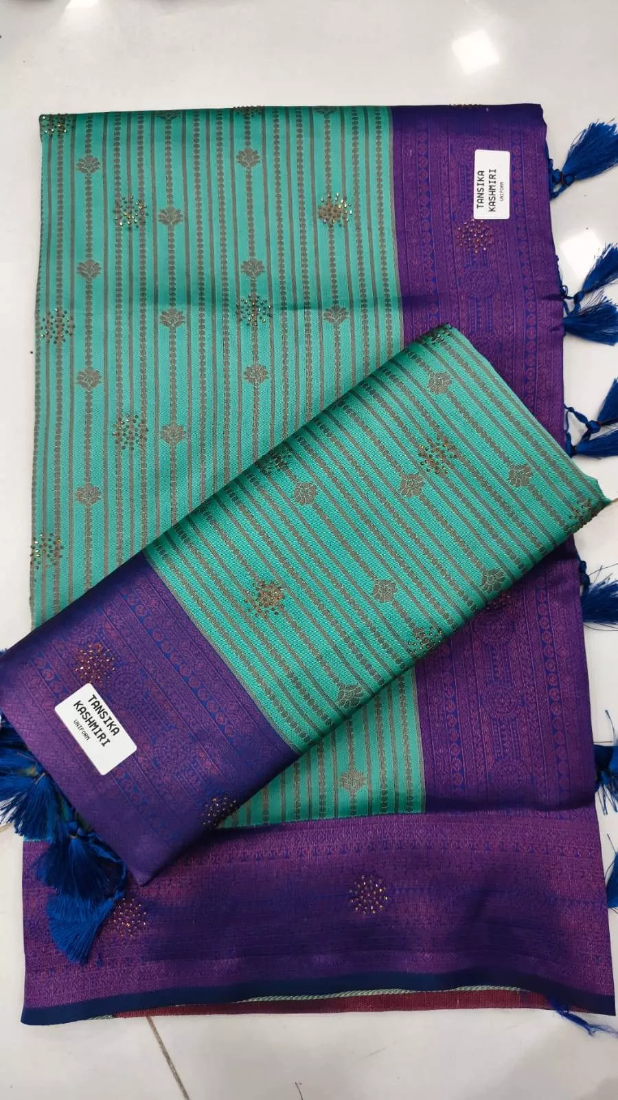 Prinsika Kashmiri Silk Saree in Indur Key Feature: Elegant Design -  - Buy Online at GAYATHIRI READYMADES