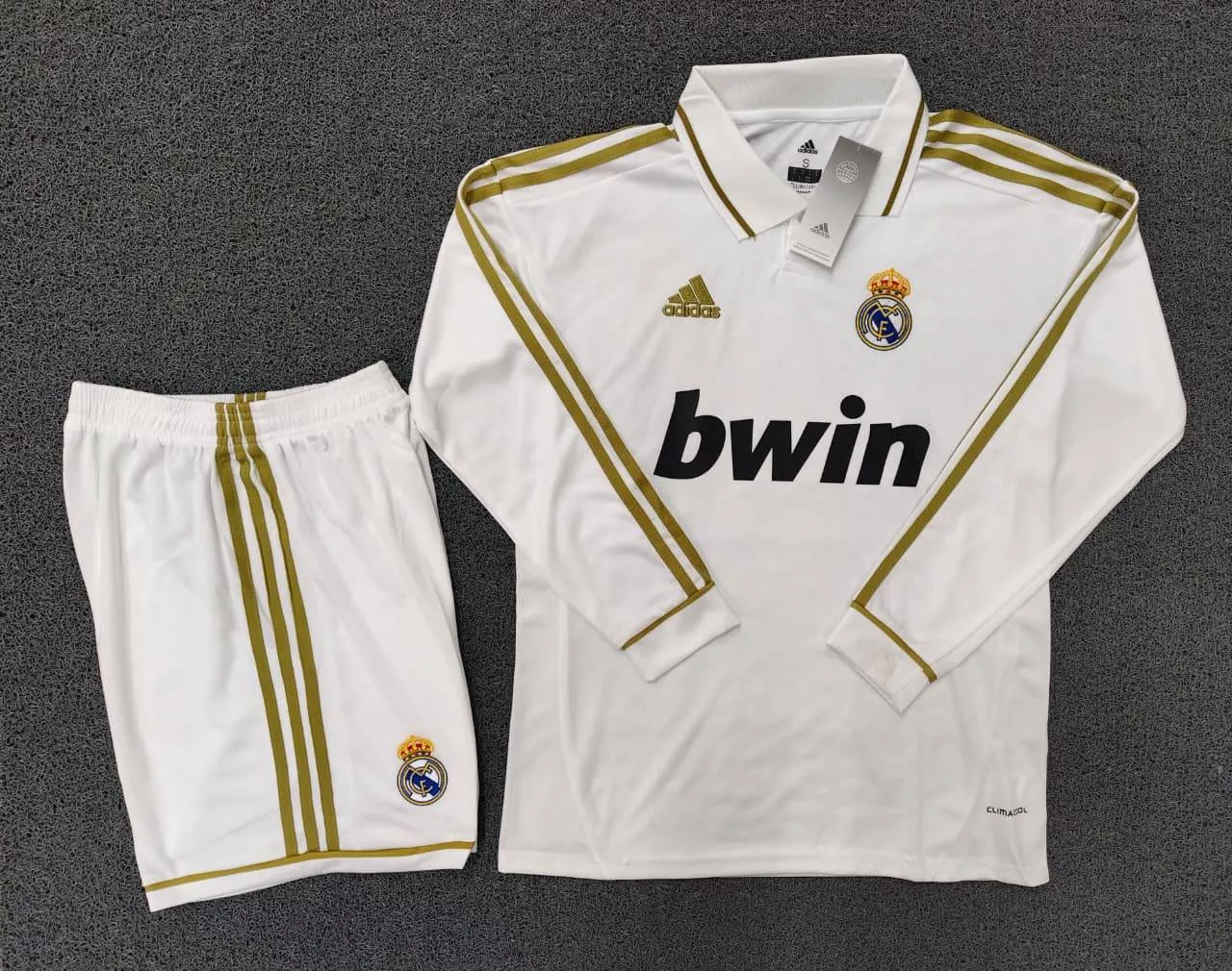 Real Madrid Home Kit 2011/12 in Gariahat Classic White and Gold Design -  - Buy Online at MAA SARODA DASAKARMA B MAA SARD SPRTS