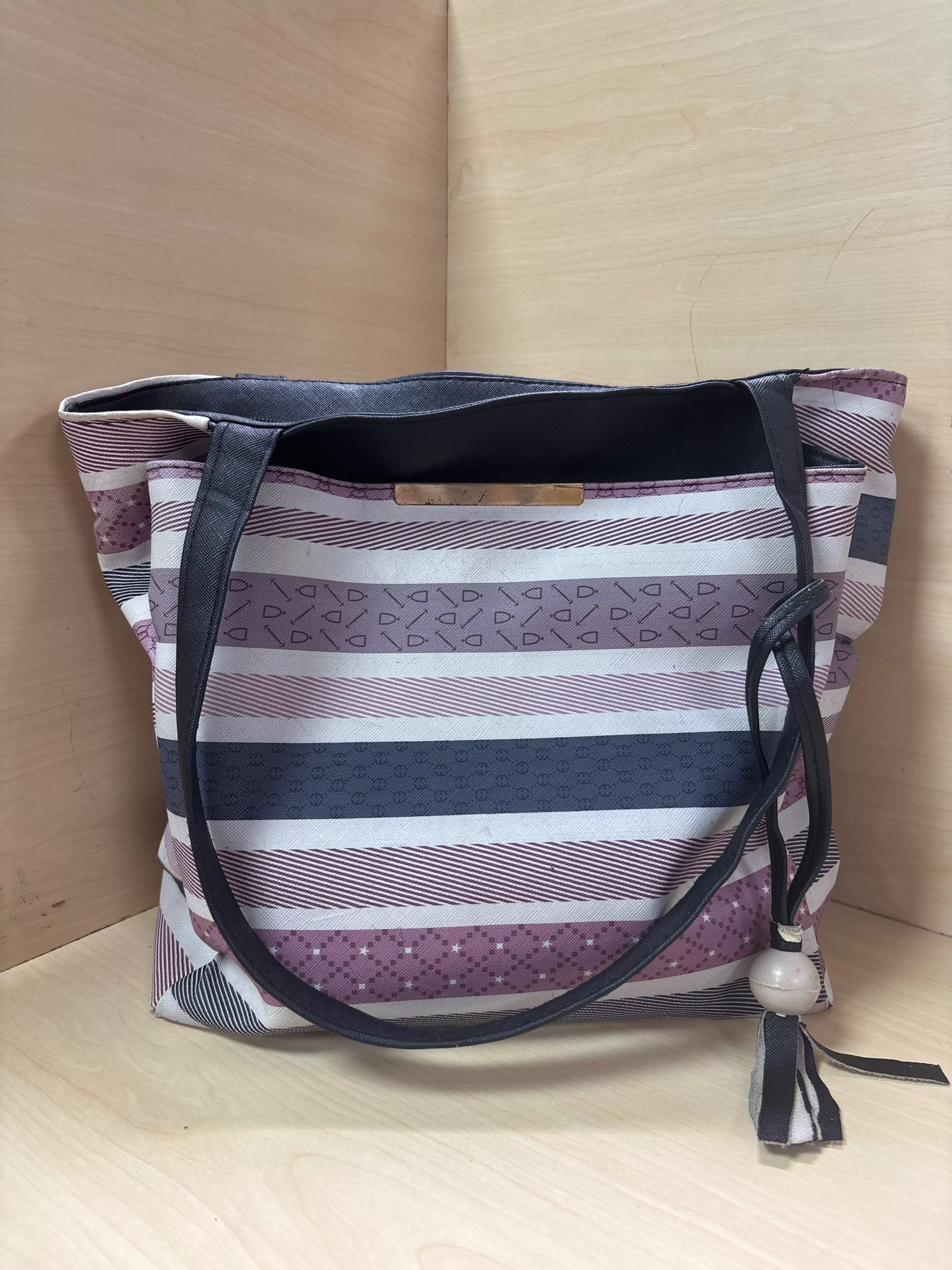 Traveler Bag in Vill Bhatiabar Ailahabi - Versatile and Durable -  - Buy Online at ALBIS ENTERPRISE