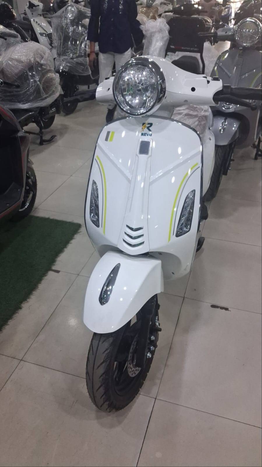 SJS Electric Vehicles Revo Vespa in Sirhind: Modern Electric Scooter with Remote Central Locking Keys -  - Buy Online at SJS ELECTRIC VEHICLES