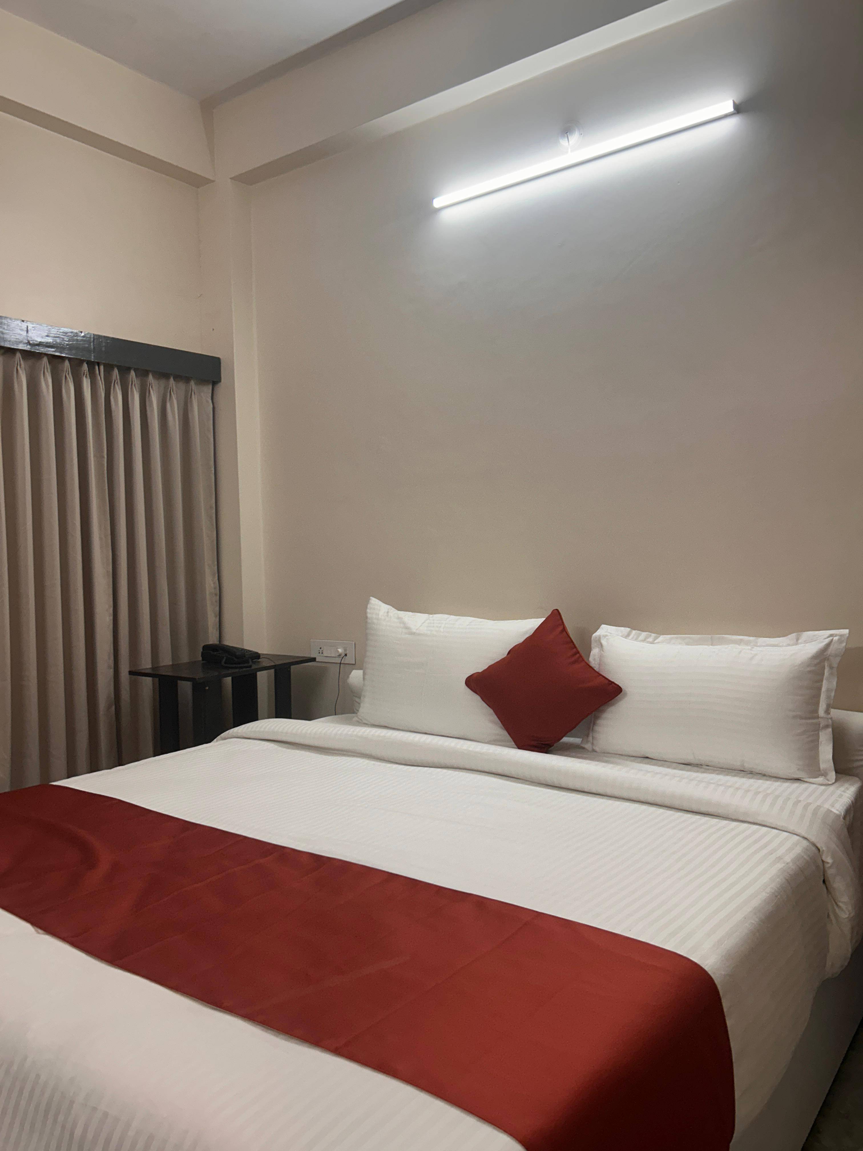 GARDEN VIEW DELUXE ROOM - Image 4