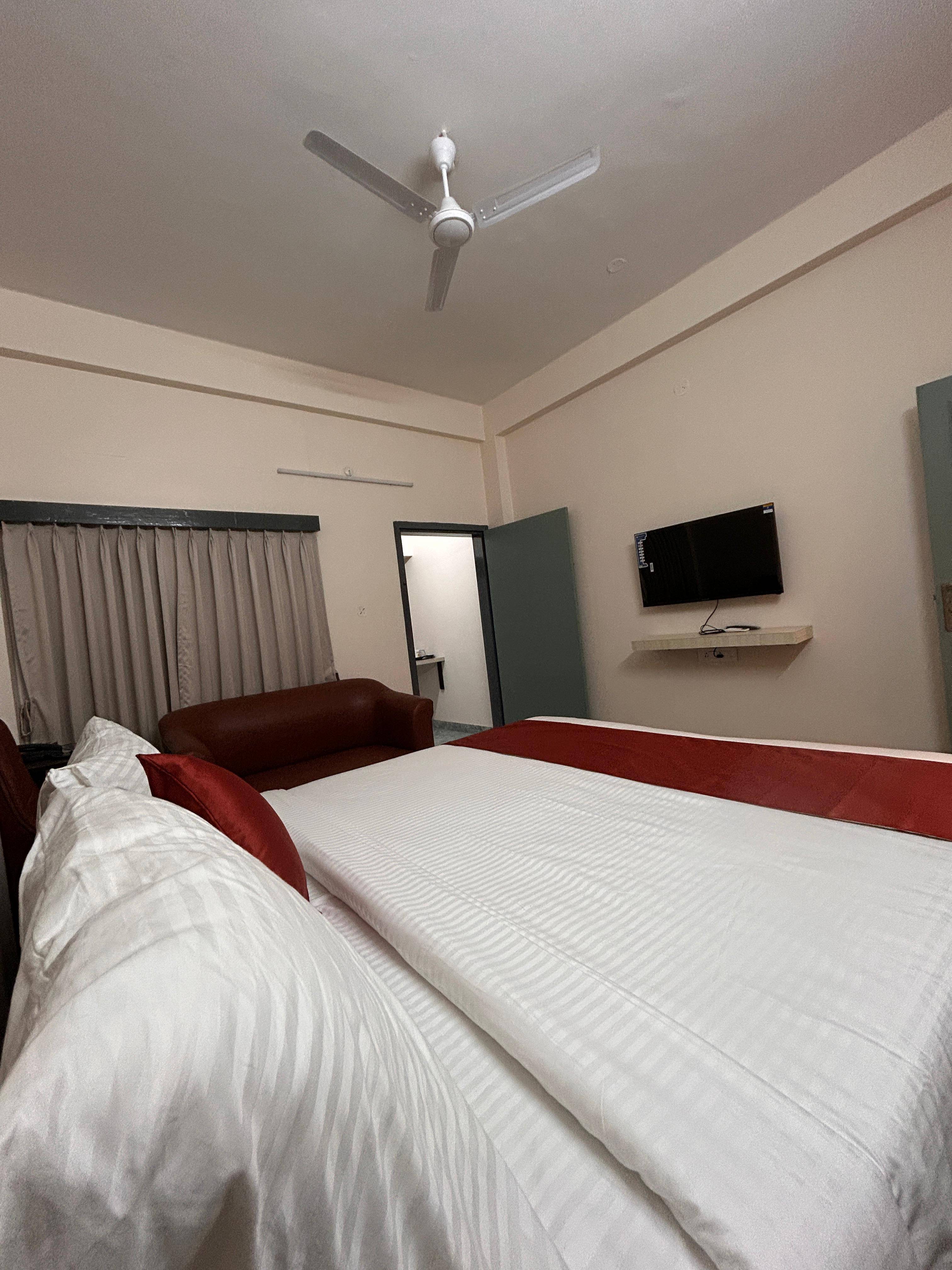 GARDEN VIEW DELUXE ROOMS WITH BALCONY - Image 2