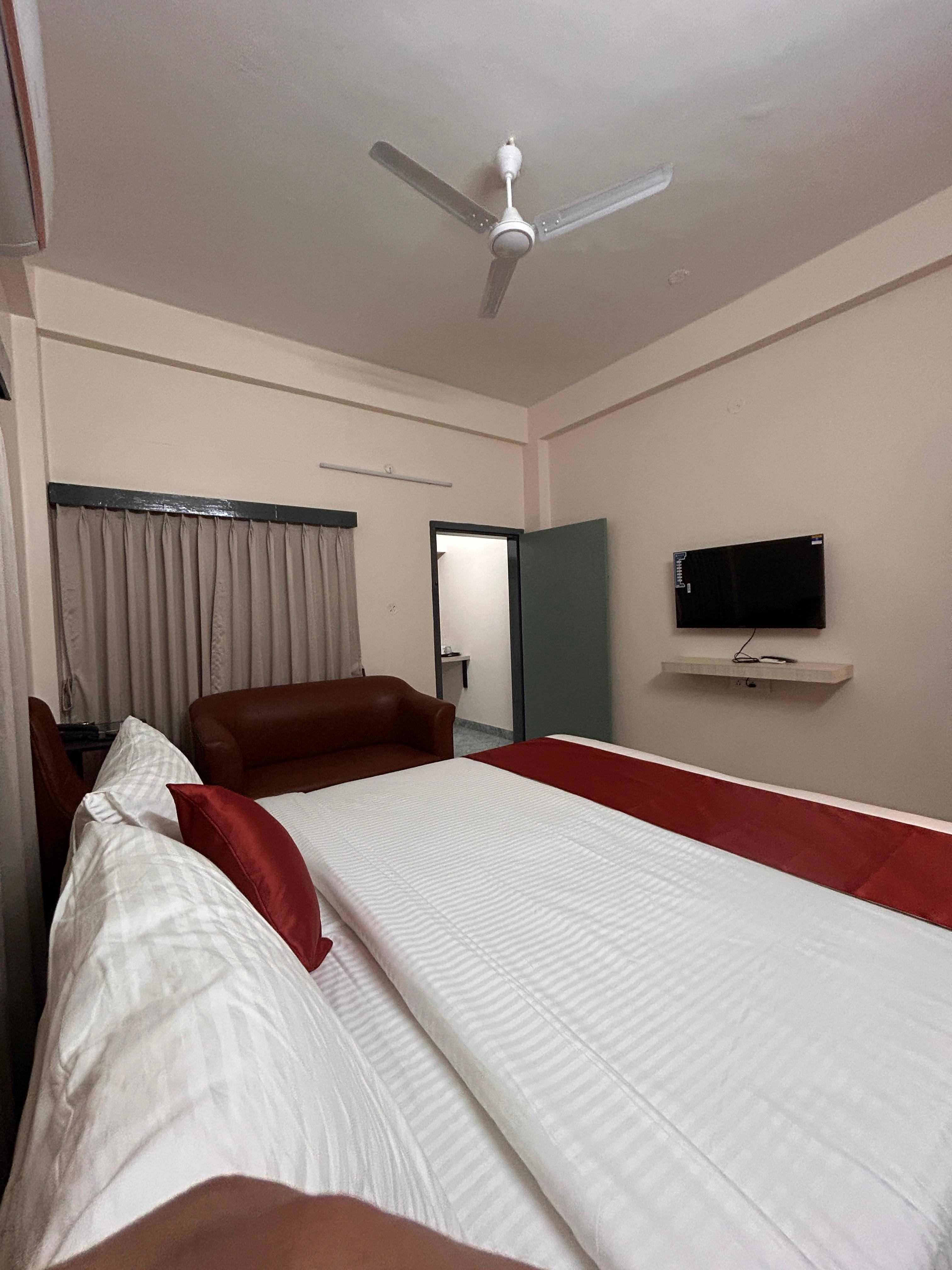 GARDEN VIEW DELUXE ROOMS WITH BALCONY - Image 4