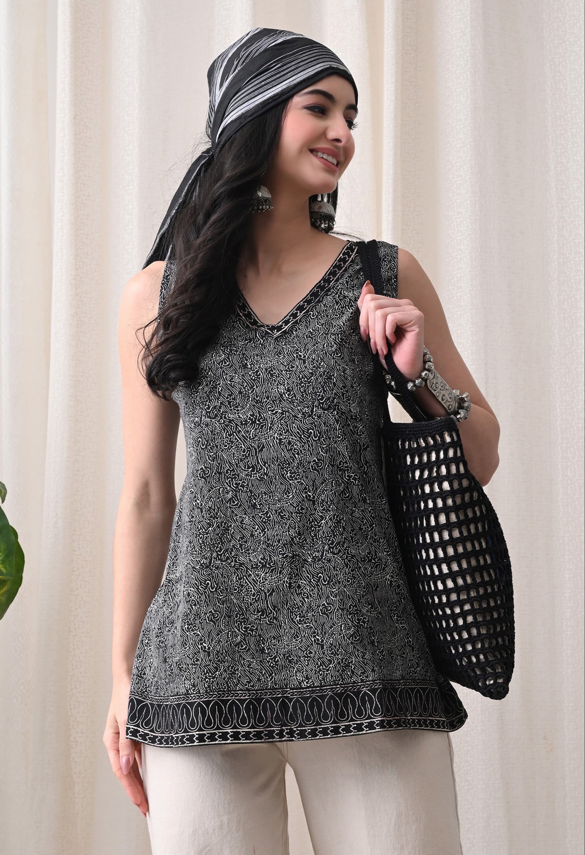 Fashion/Blouses in Jaipur: Black Top Sleeveless for Stylish Comfort - Image 1