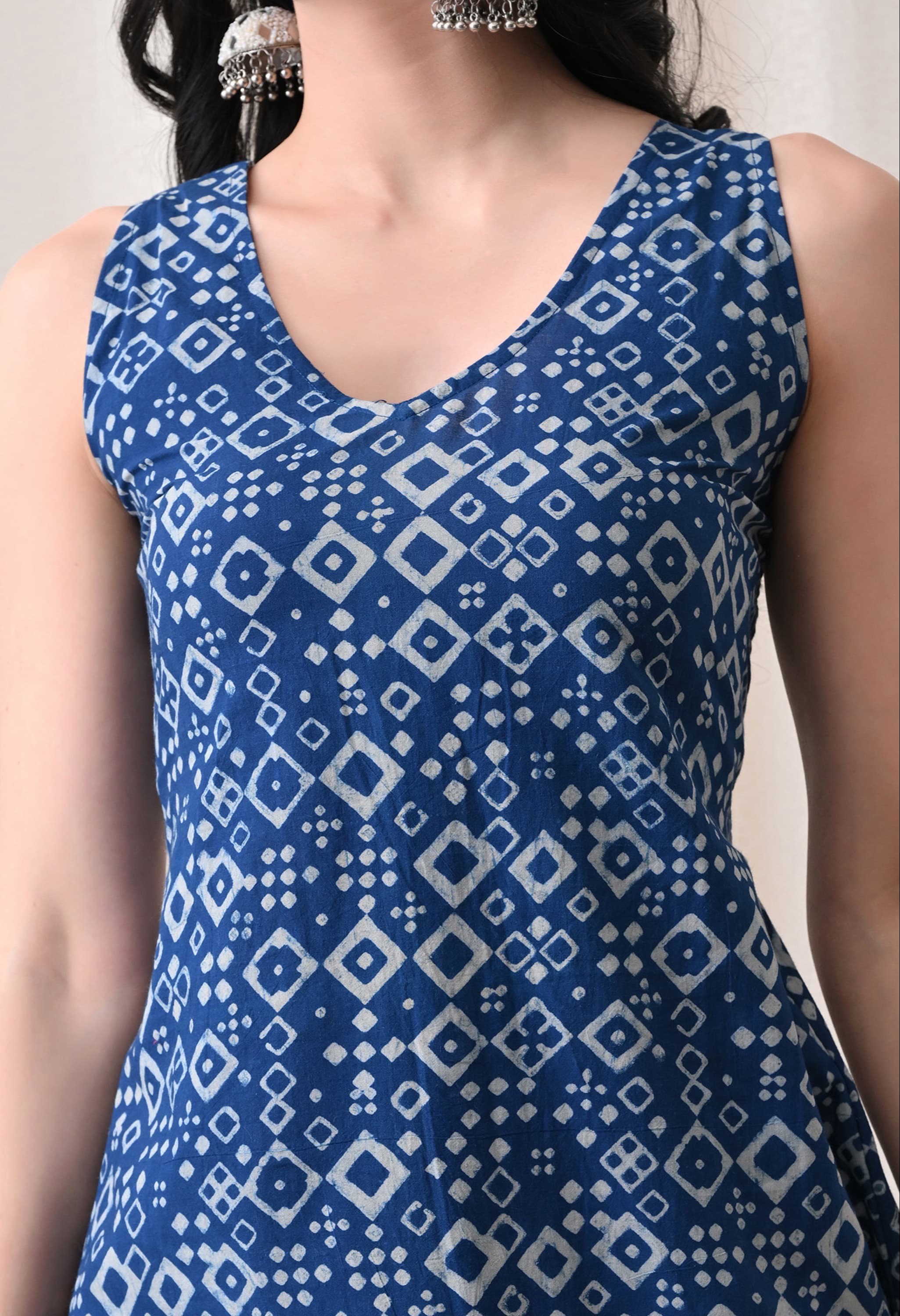 Kurti Vibe Women's Indigo Geometric Print Sleeveless Smocked Short Kurti in Jaipur: Custom Fit for Effortless Style - Image 3