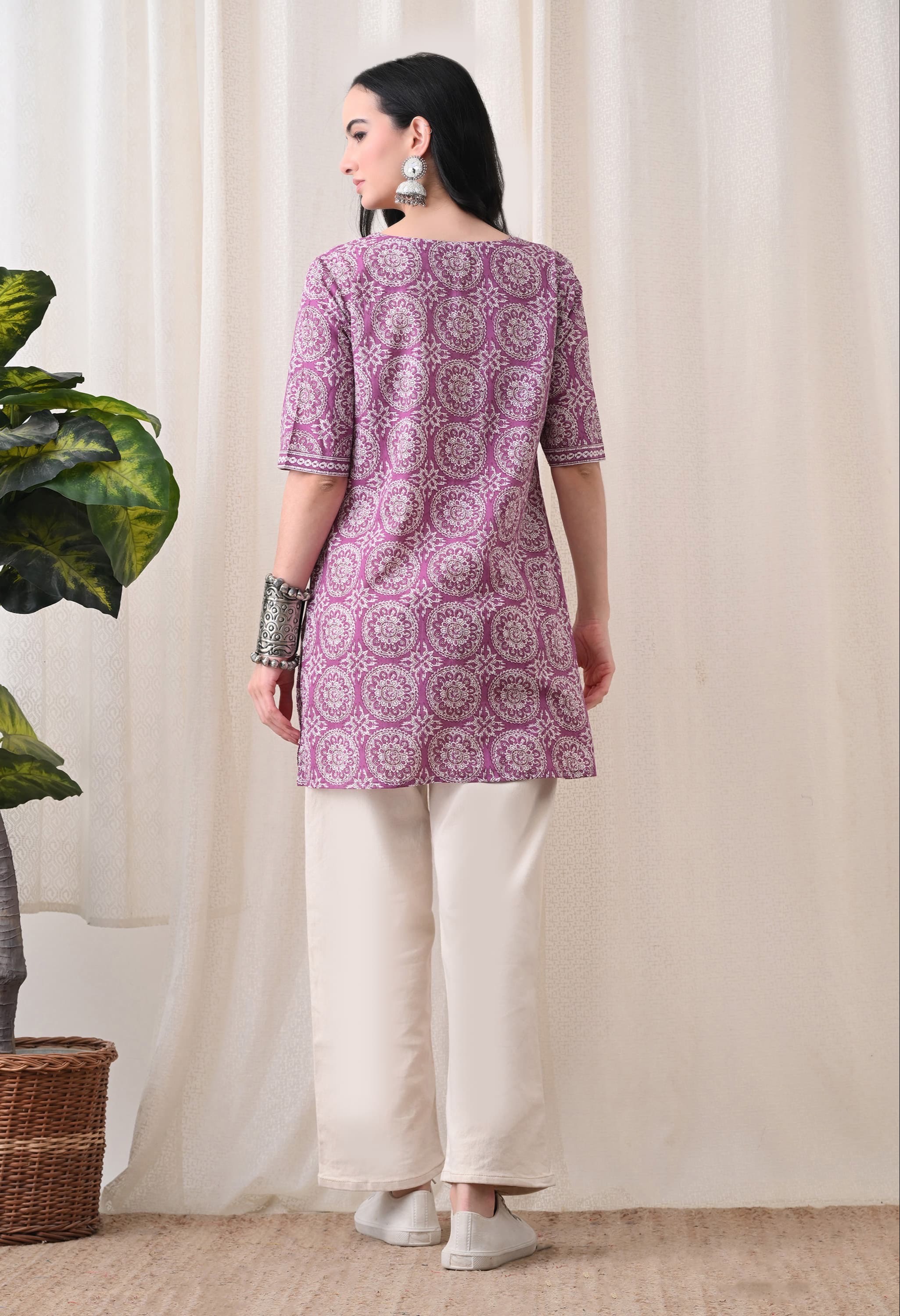 Kurti Vibe Women's Ethnic Motif Print V-Neck Short Kurti in Jaipur - Traditional Style - Image 1