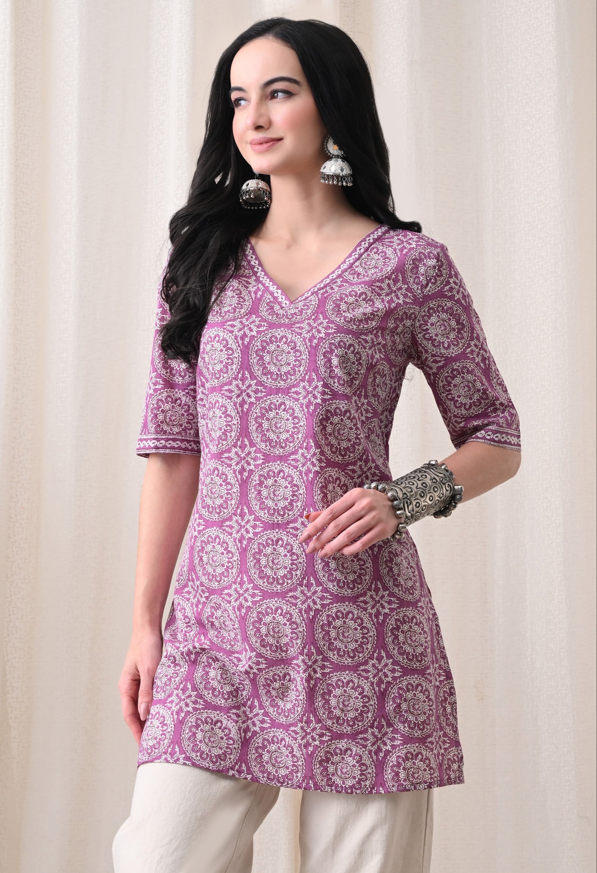 Kurti Vibe Women's Ethnic Motif Print V-Neck Short Kurti in Jaipur - Traditional Style - Image 2