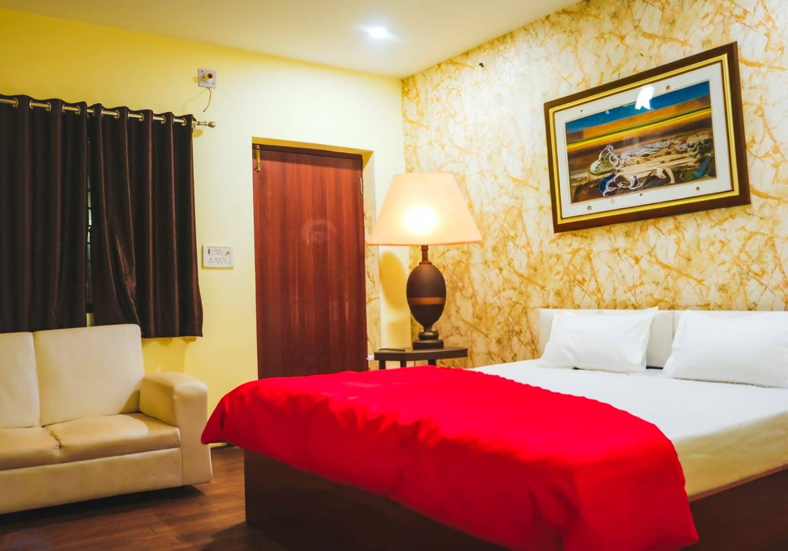 Luxury Bedroom Suite in GOVT POLYTECHNIC ROAD JHARUDIH - Elegant Design - Image 3