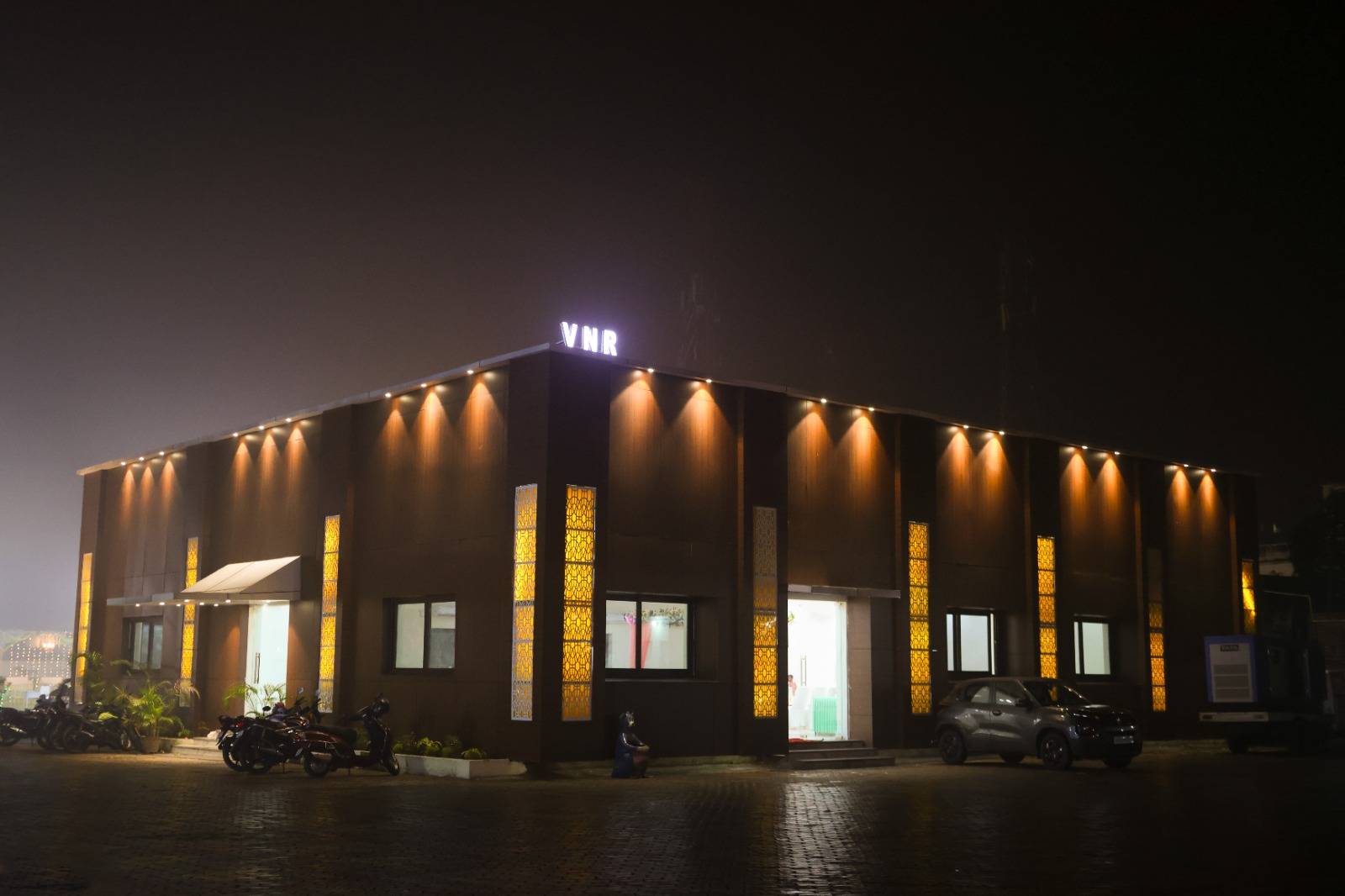  Banquet Rental Service in Jharudih: Ideal for Weddings & Events V N R BANQUET HALL GOVT POLYTECHNIC  ROAD JHARUDIH  Opposite Pampu Talab  ROAD JHARUDIH  Opposite Pampu Talab