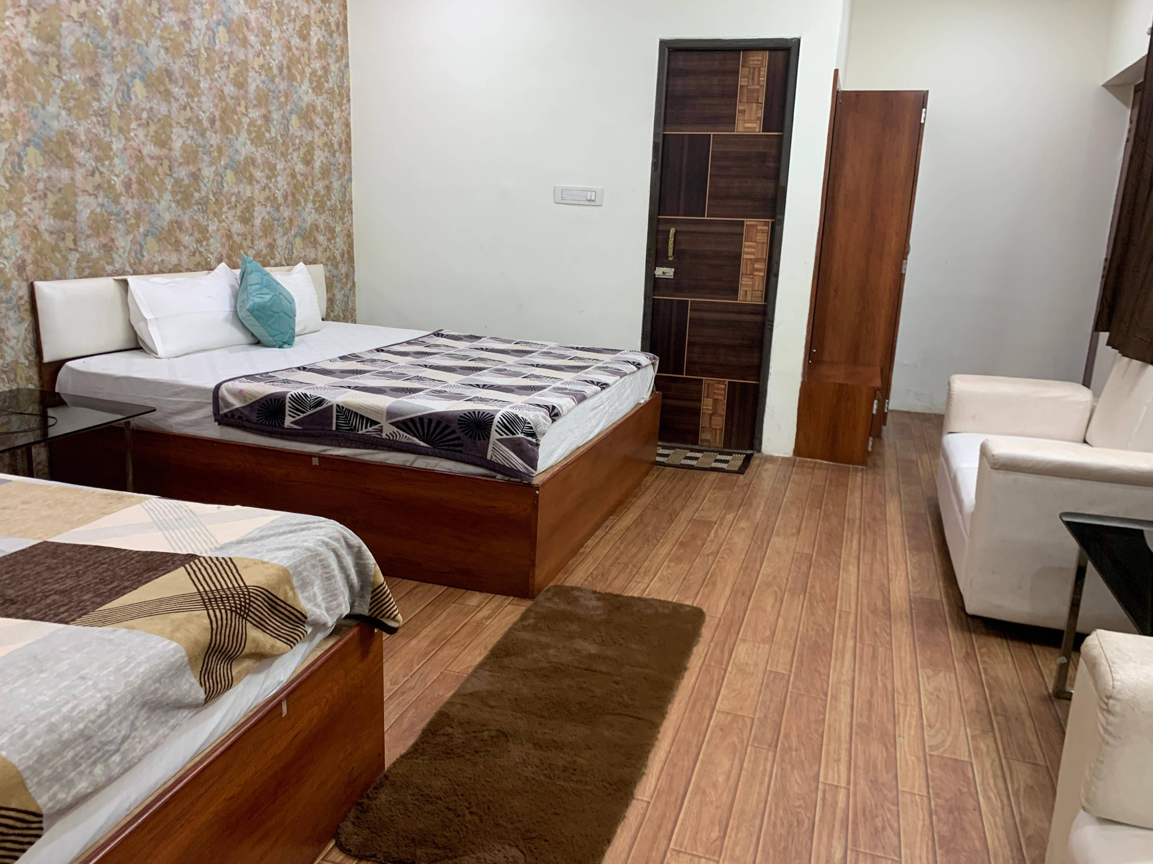 Super Deluxe Bedroom Suite in GOVT POLYTECHNIC ROAD JHARUDIH with AC for Ultimate Comfort - Image 1