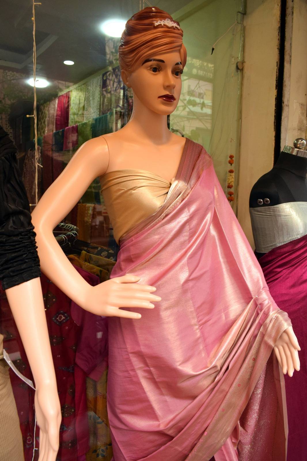 Elegant Soft Silk Saree in Jabalpur: Peach Pink Saree with Zari Border - Image 2