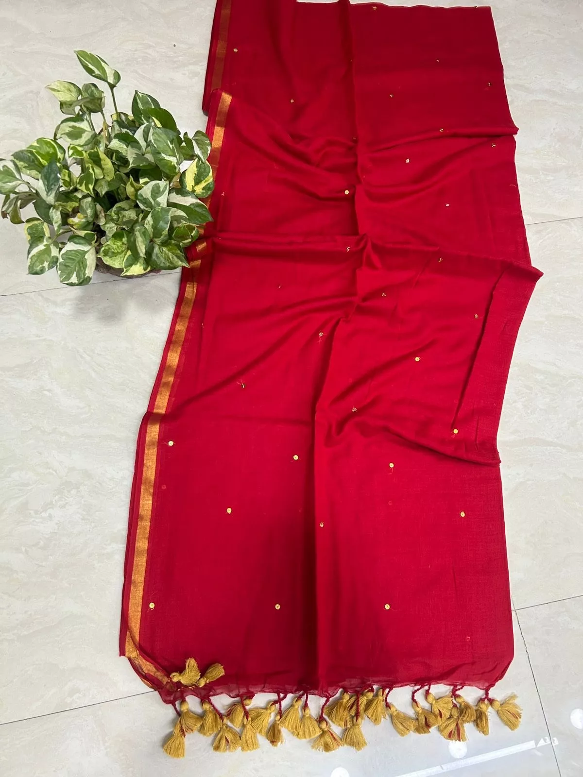  Cotton Saree Elegant Red in Delhi: Lightweight & Stylish ERA OF SIYA SHOP NO G 1 KRISHNA PLAZA II PLOT NO 3 SECTOR 12 DWARKA NEW DELHI SOUTH WEST DELHI DELHI LANDMARK SANDOZ