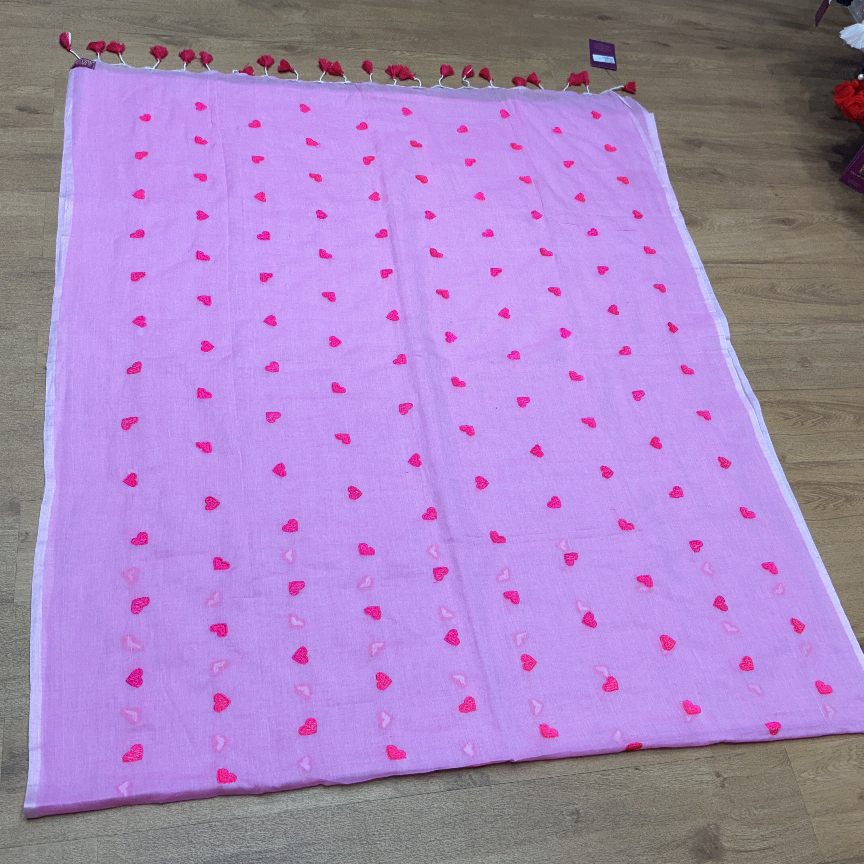 Cotton Saree Pink Heart Print in New Delhi - Elegant and Chic - Image 2