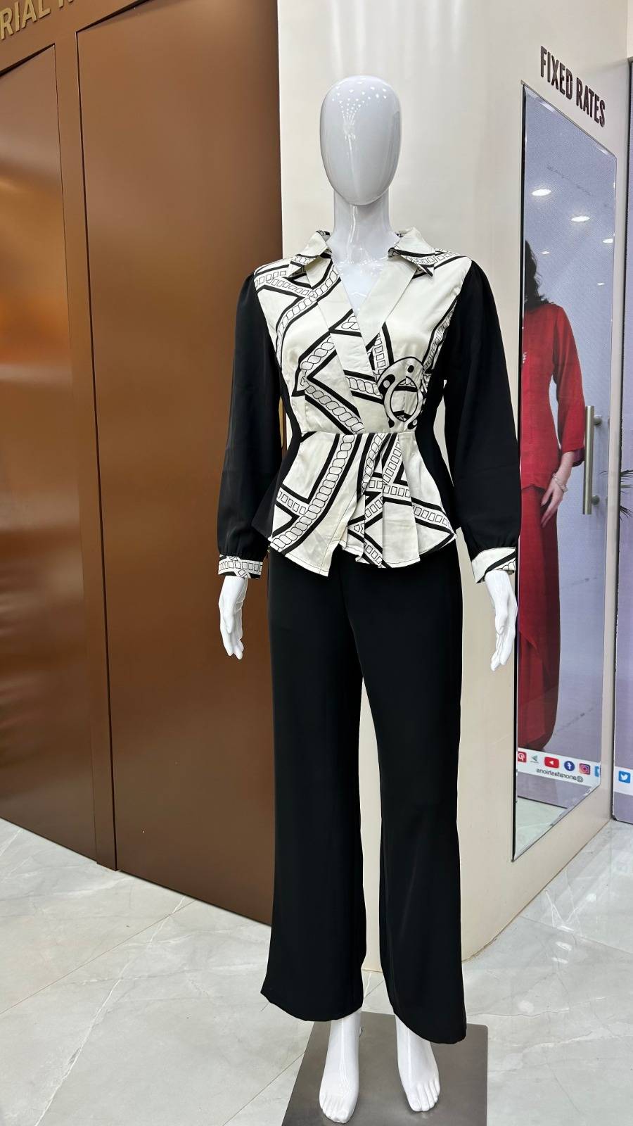 MEE IN - Fashion/Outfit in 155 Shrinathki Taliyain - Stylish Black and White Geometric Print Set in JABALPUR