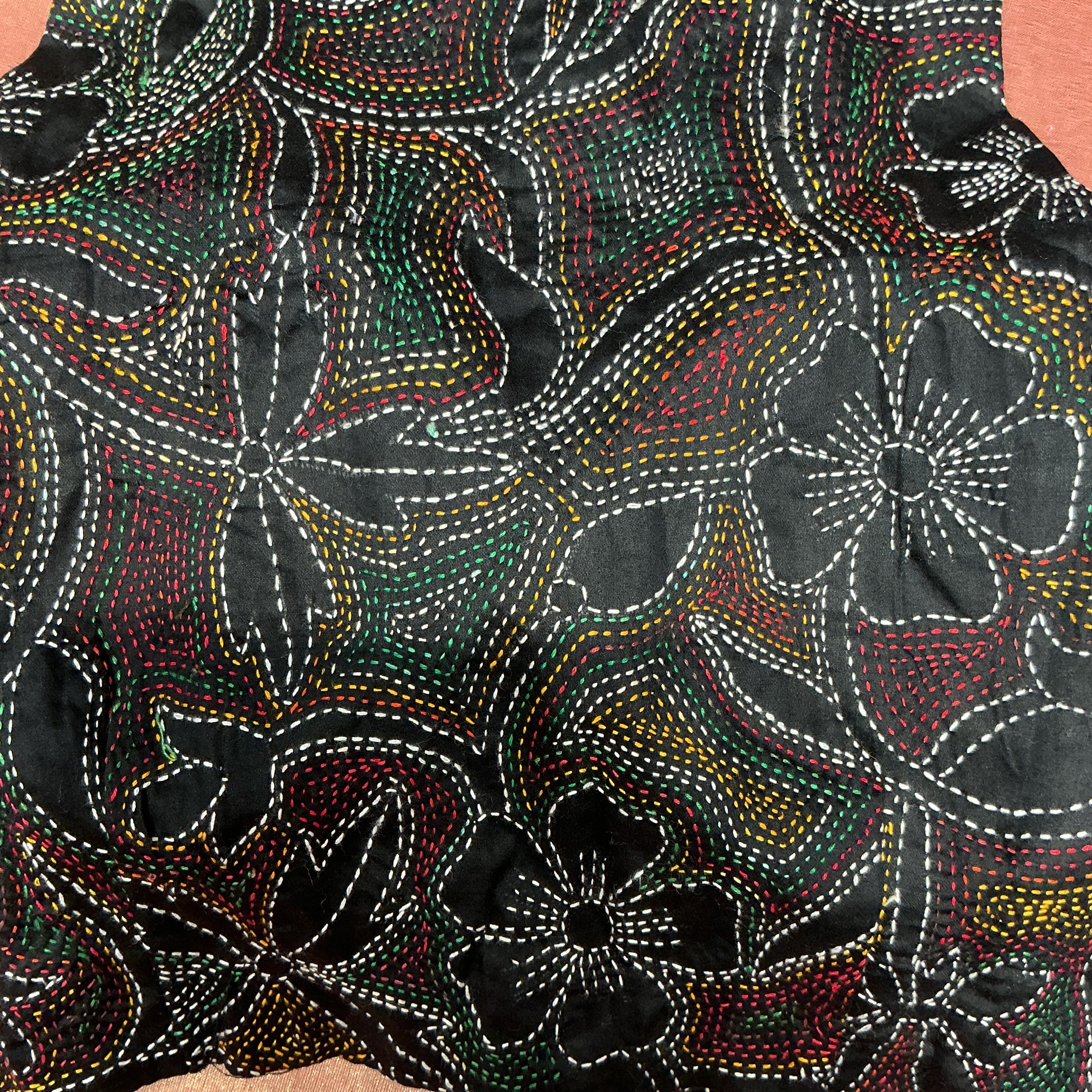 Kantha Handwork Embroidered Sleeveless Blouse in New Delhi - Colorful Stitches - Image 2