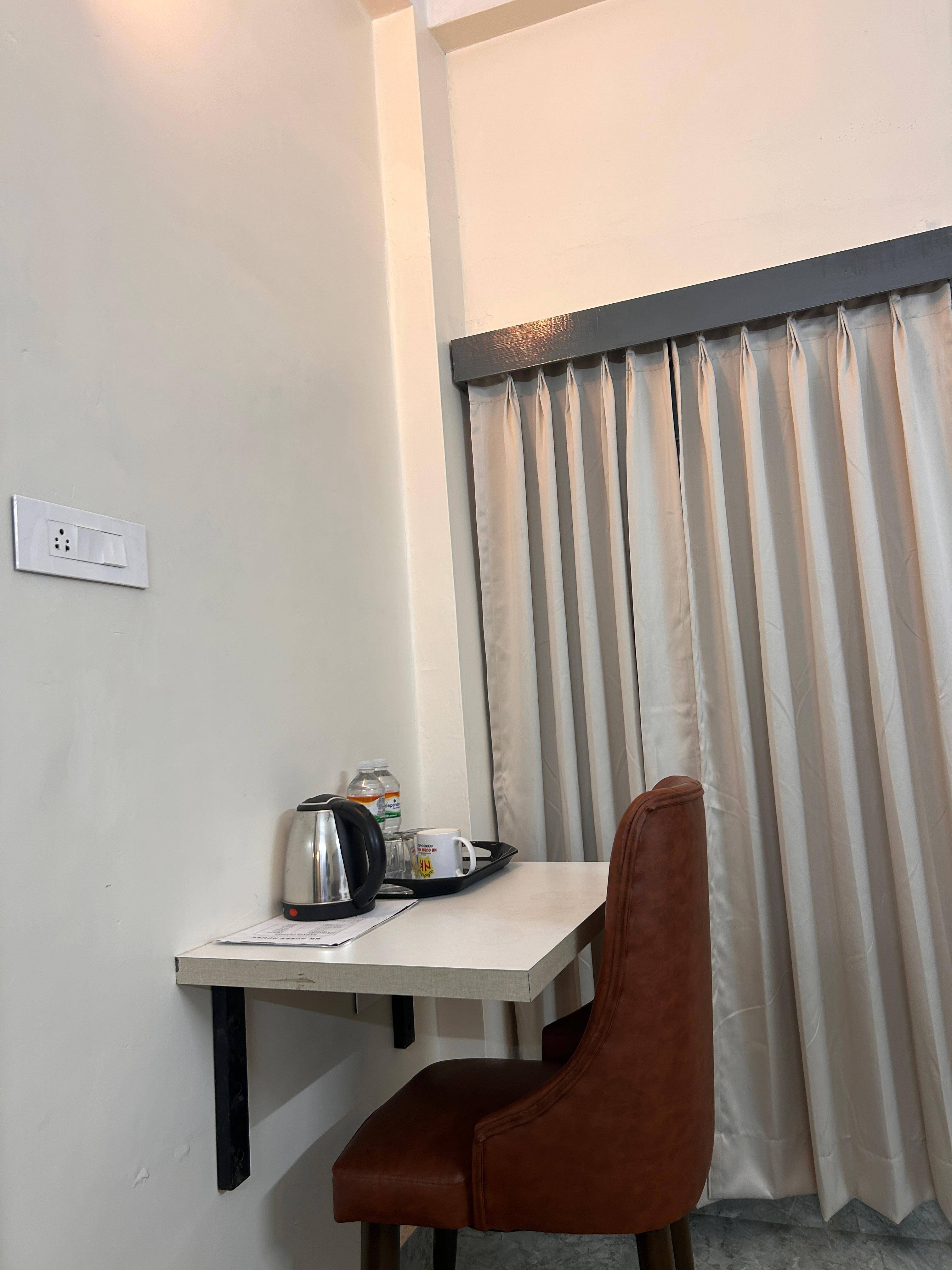 DELUXE TWIN ROOM - Image 2