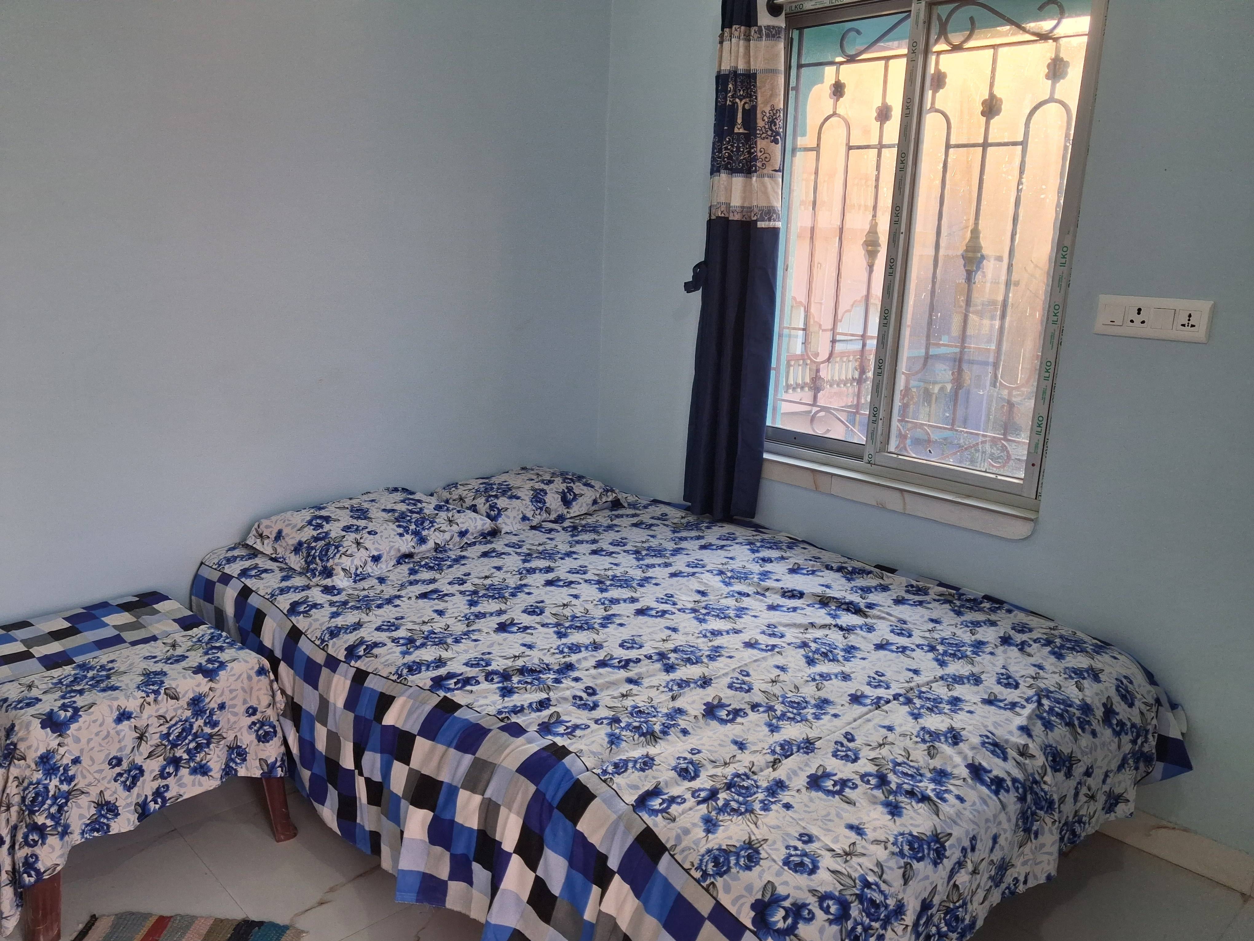 BHAKTA BHAWAN - Couple Bedroom with Balcony View, Bhakta Bhawan Guest House, Mayapur in NABADWIP
