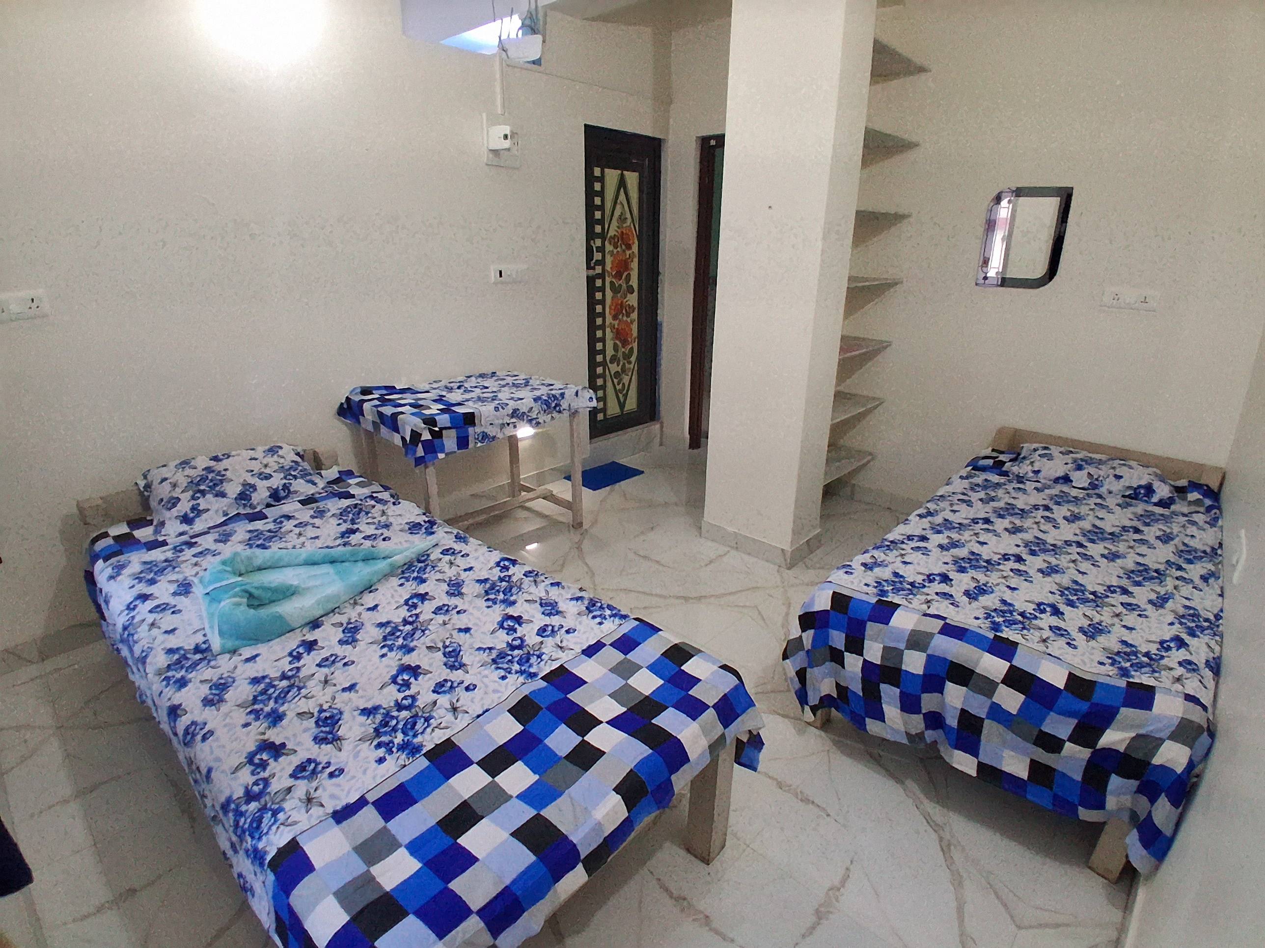 Couple Bedroom with Balcony View, Bhakta Bhawan Guest House, Mayapur - Image 1