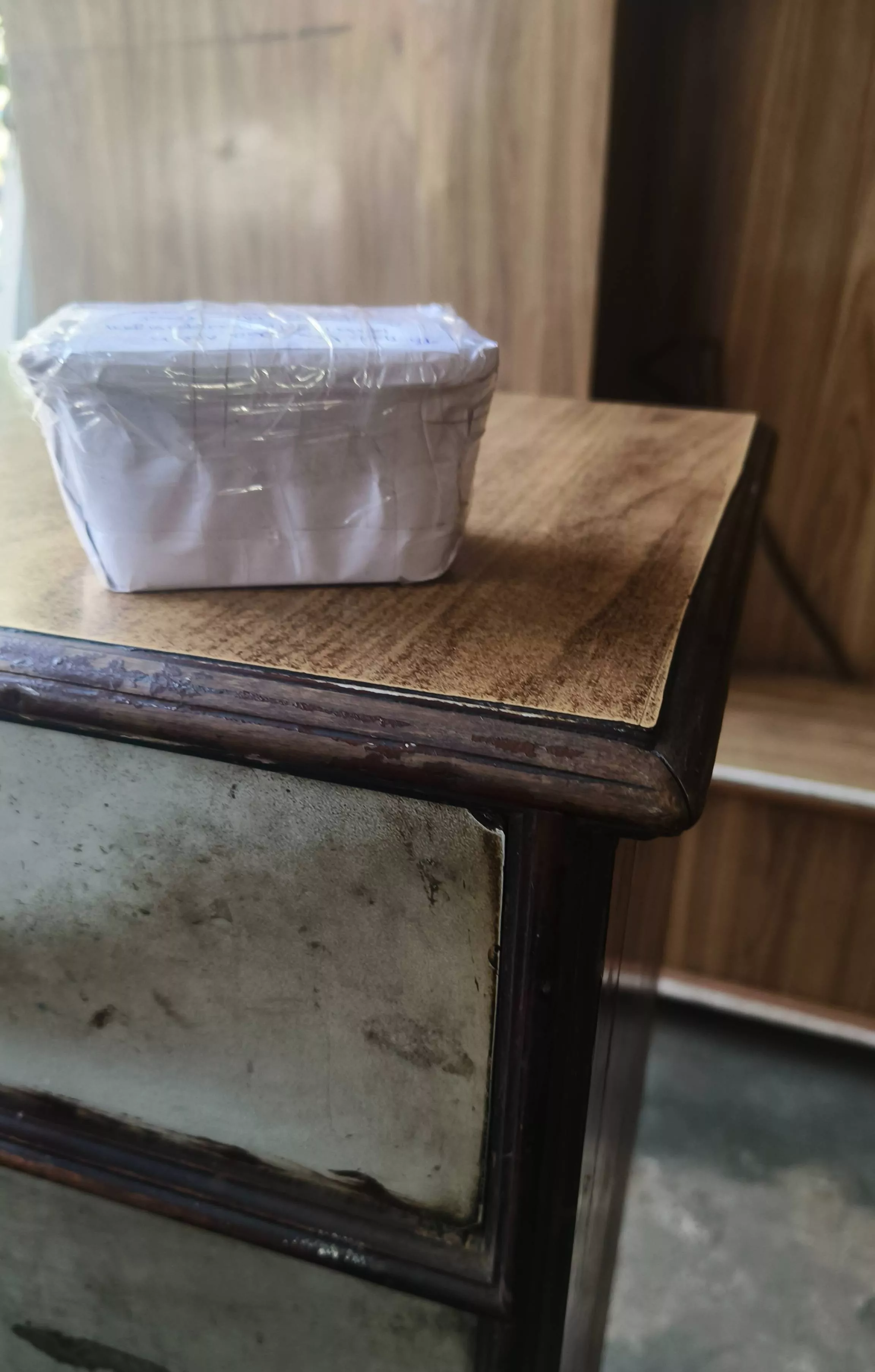 Furniture/Chair in Kolkata Compact and Stylish - Image 1