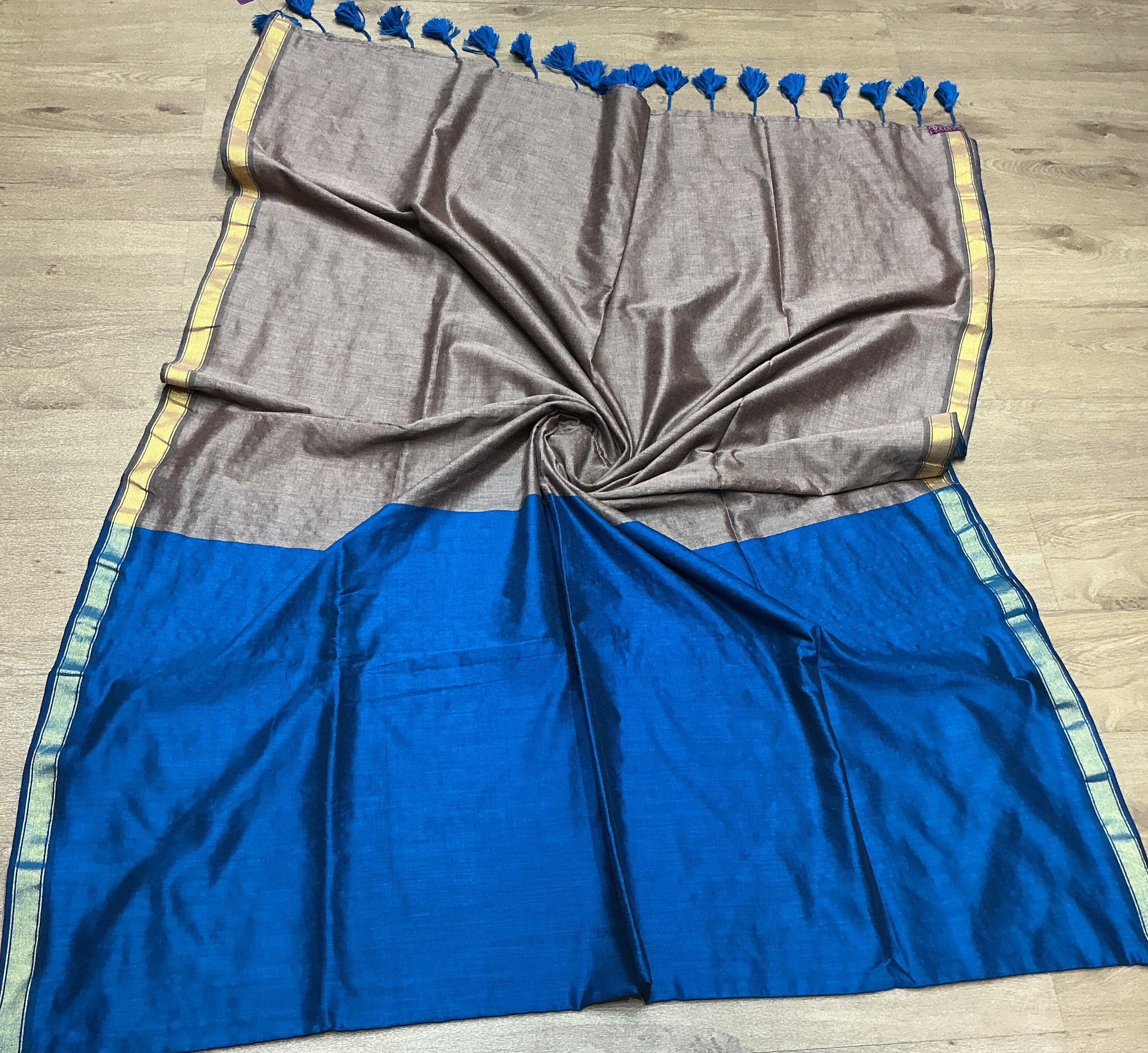  Acrylic Saree i: Elegant Grey & Blue Palette ERA OF SIYA SHOP NO G 1 KRISHNA PLAZA II PLOT NO 3 SECTOR 12 DWARKA NEW DELHI SOUTH WEST DELHI DELHI LANDMARK SANDOZ